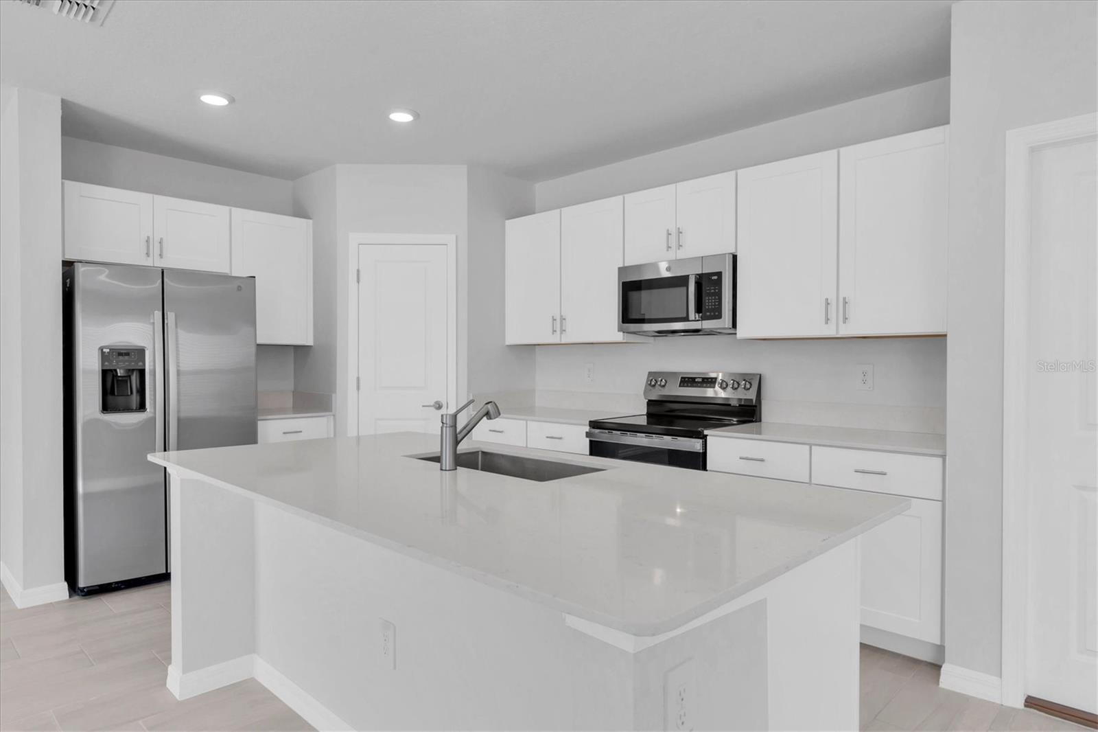 Image 32 of 41 For 17594 Pleasantview Boulevard