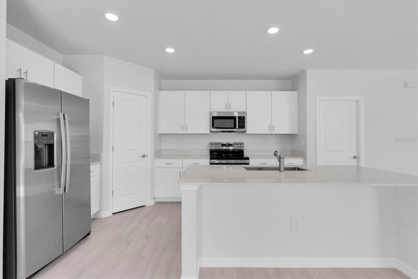 Image 33 of 41 For 17594 Pleasantview Boulevard