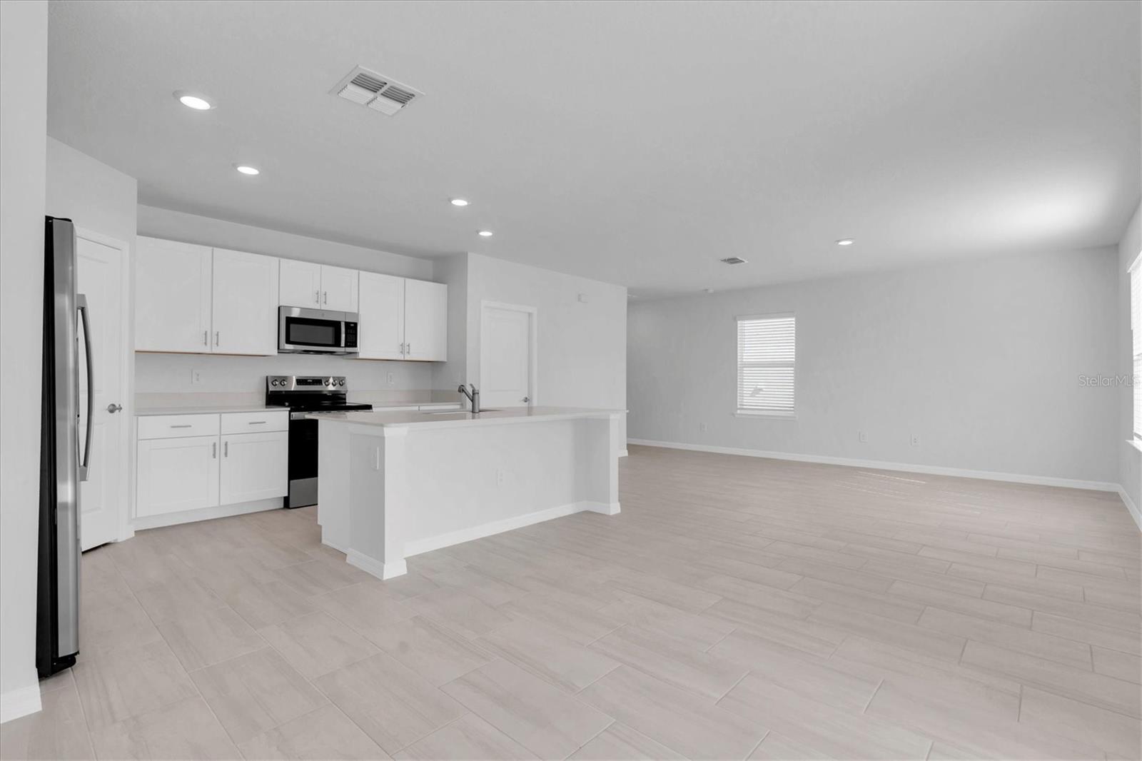 Image 34 of 41 For 17594 Pleasantview Boulevard