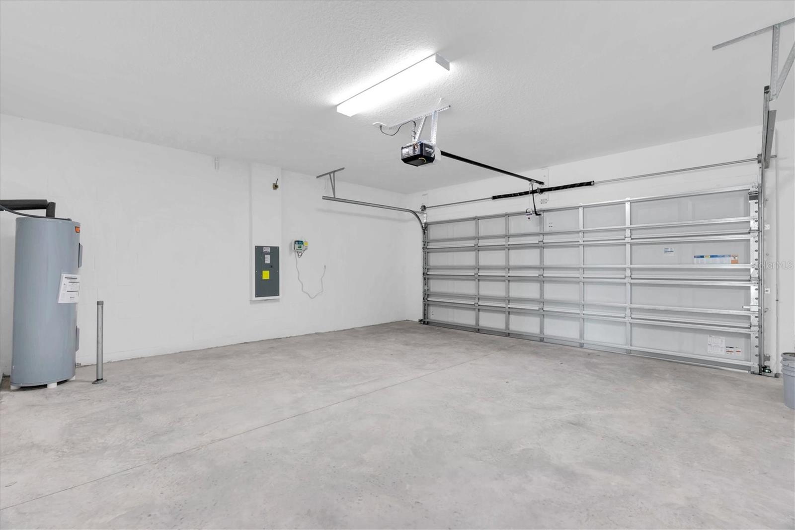 Image 7 of 41 For 17594 Pleasantview Boulevard