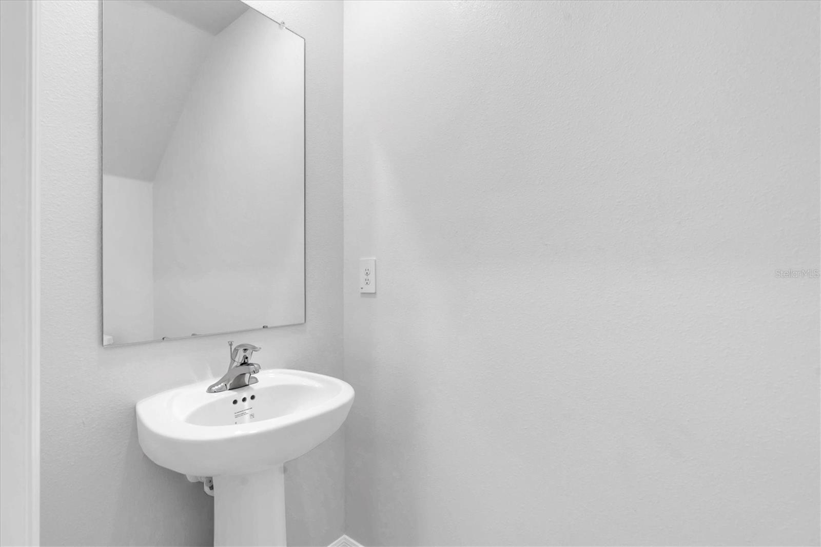 Image 9 of 41 For 17594 Pleasantview Boulevard