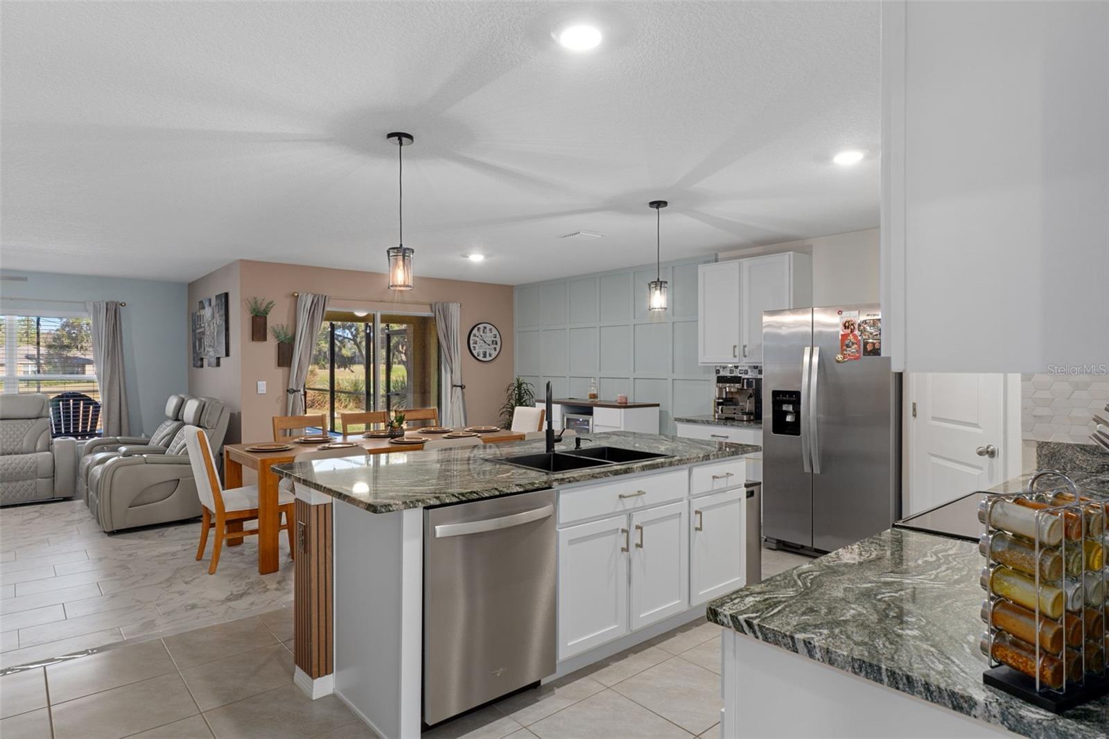 Listing photo id 8 for 5283 Byronic Court