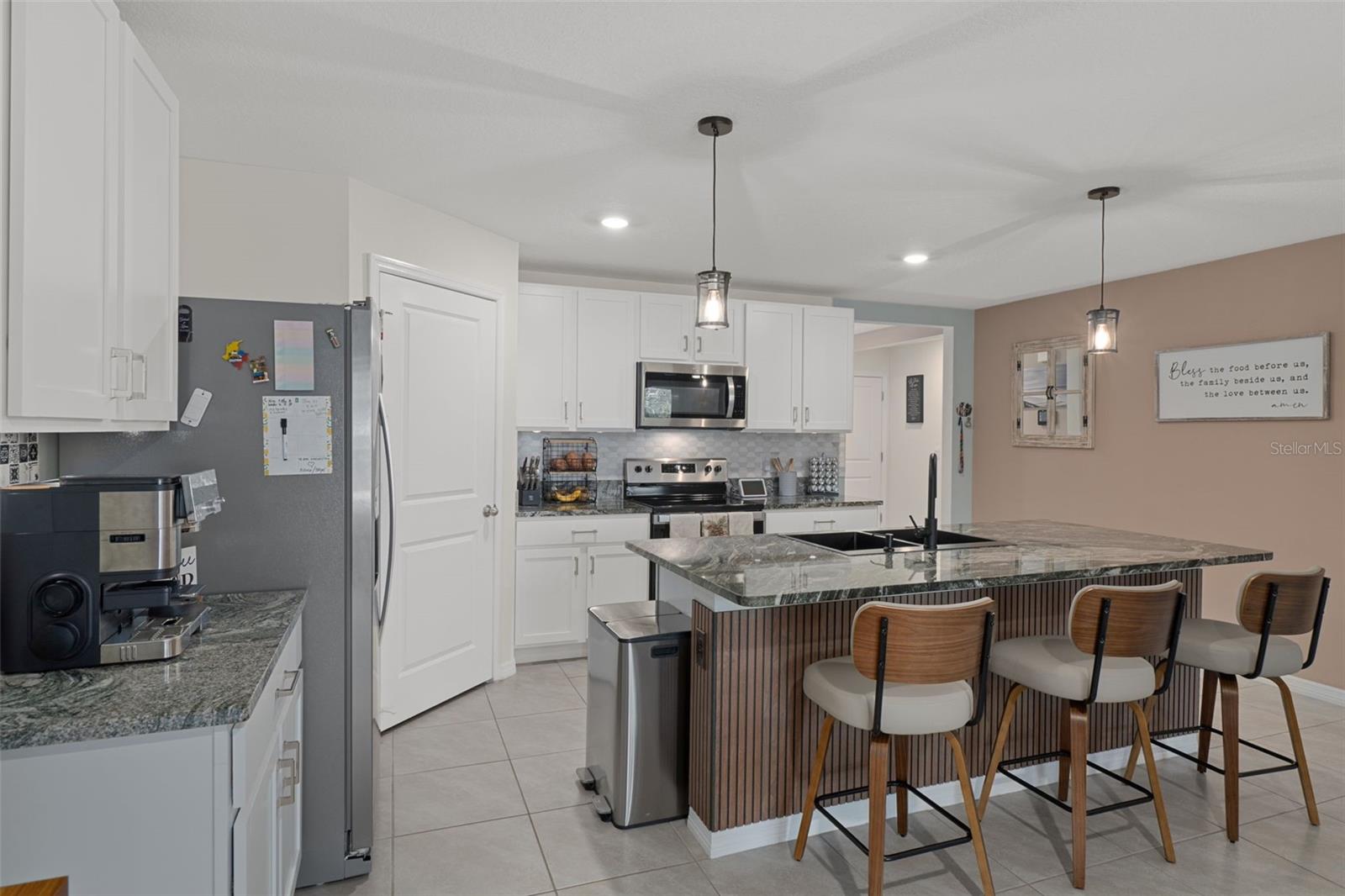 Listing photo id 11 for 5283 Byronic Court