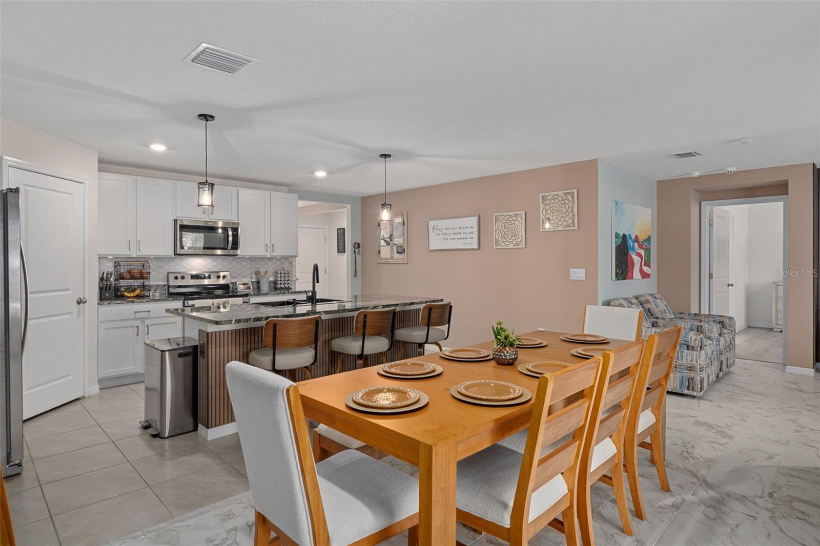 Listing photo id 12 for 5283 Byronic Court