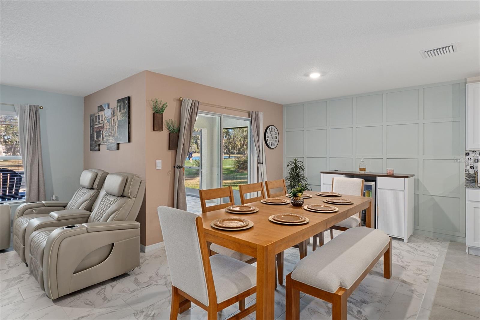 Listing photo id 13 for 5283 Byronic Court