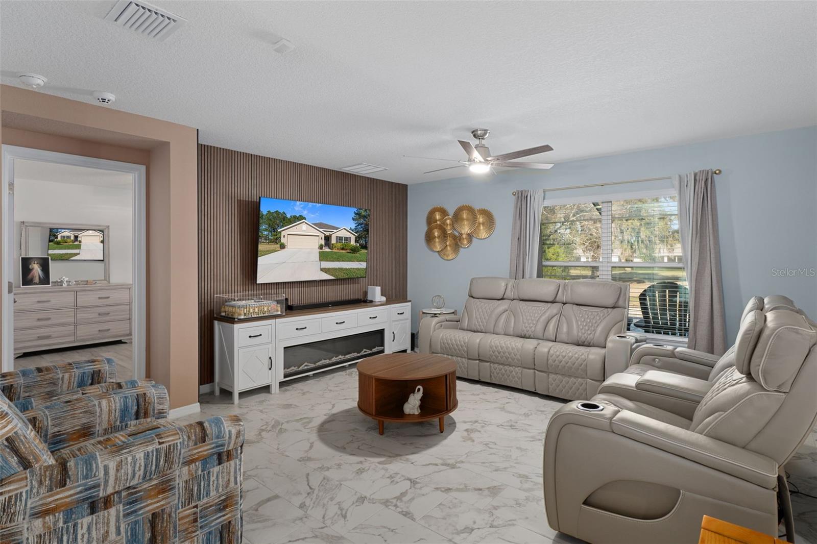 Listing photo id 15 for 5283 Byronic Court