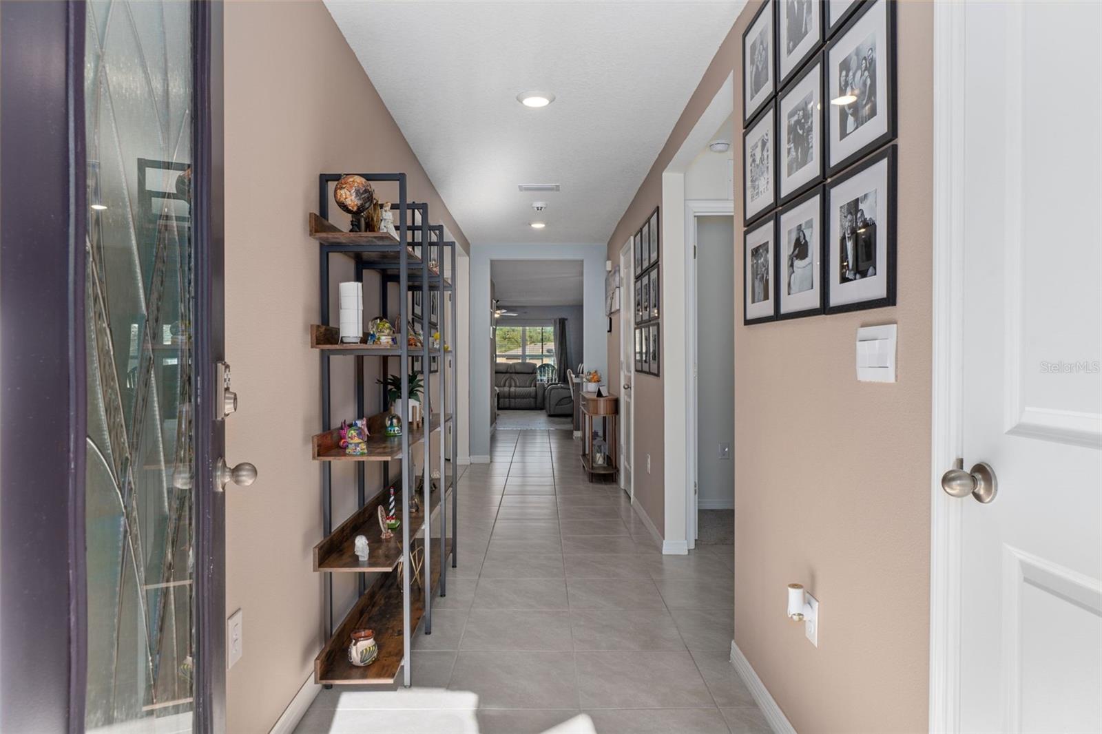 Listing photo id 3 for 5283 Byronic Court