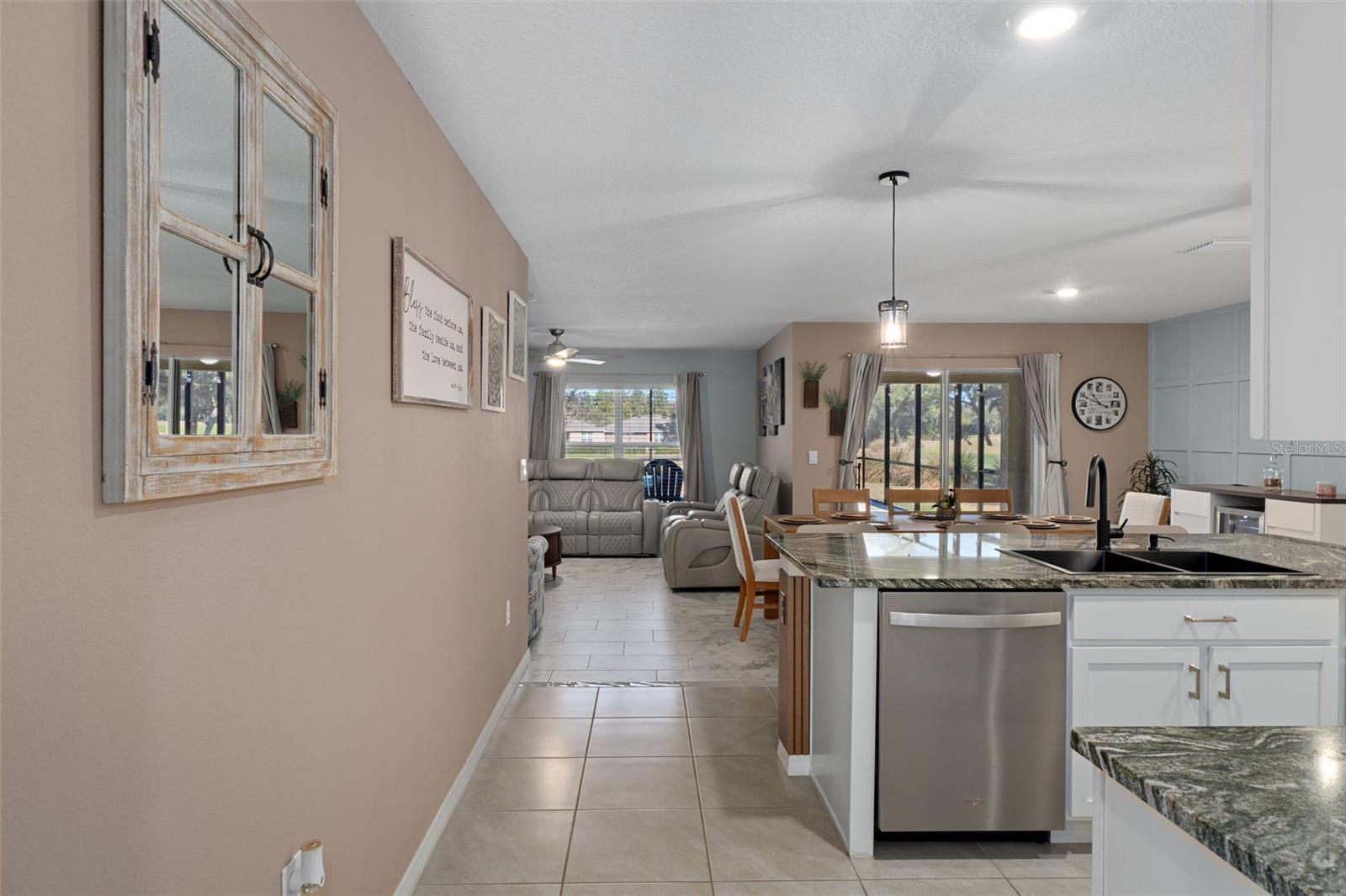 Listing photo id 7 for 5283 Byronic Court