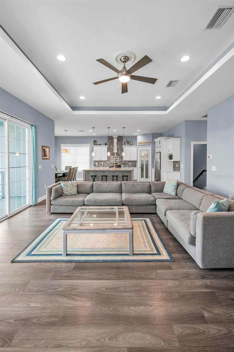 Listing photo id 9 for 3120 Clinton Street S