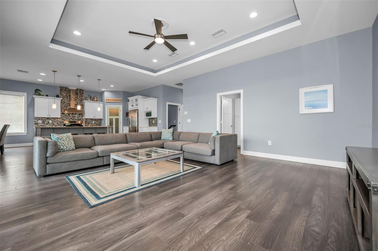 Listing photo id 10 for 3120 Clinton Street S