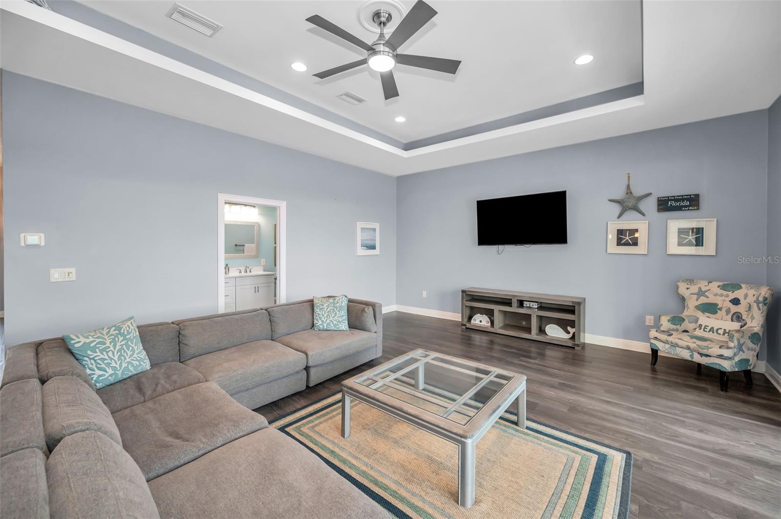 Listing photo id 11 for 3120 Clinton Street S