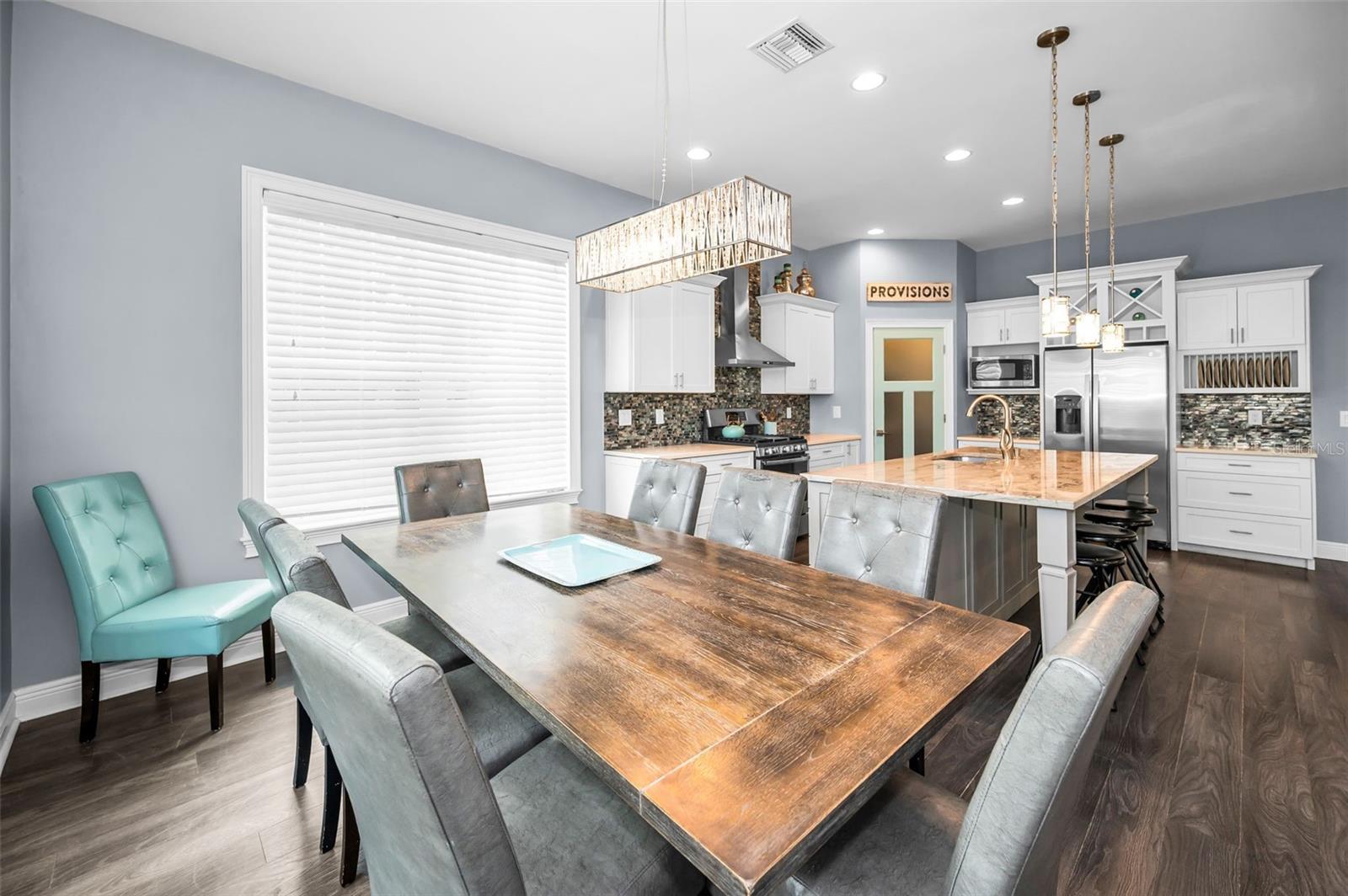 Listing photo id 15 for 3120 Clinton Street S