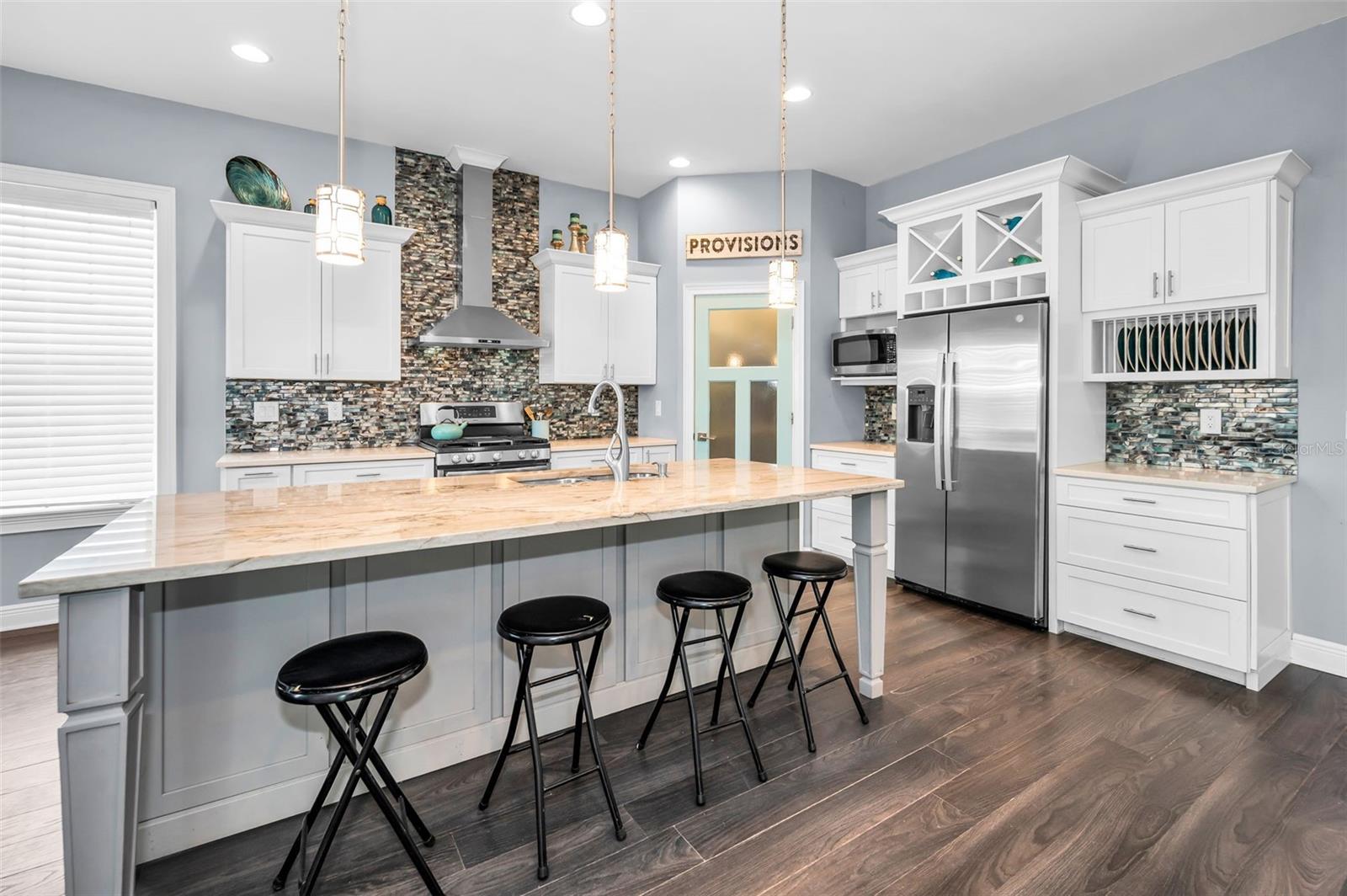 Listing photo id 16 for 3120 Clinton Street S