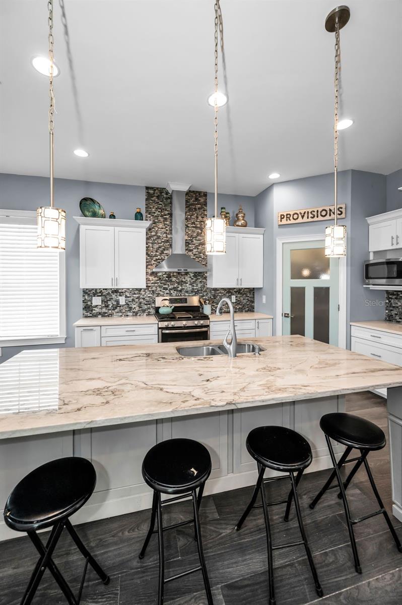 Listing photo id 17 for 3120 Clinton Street S