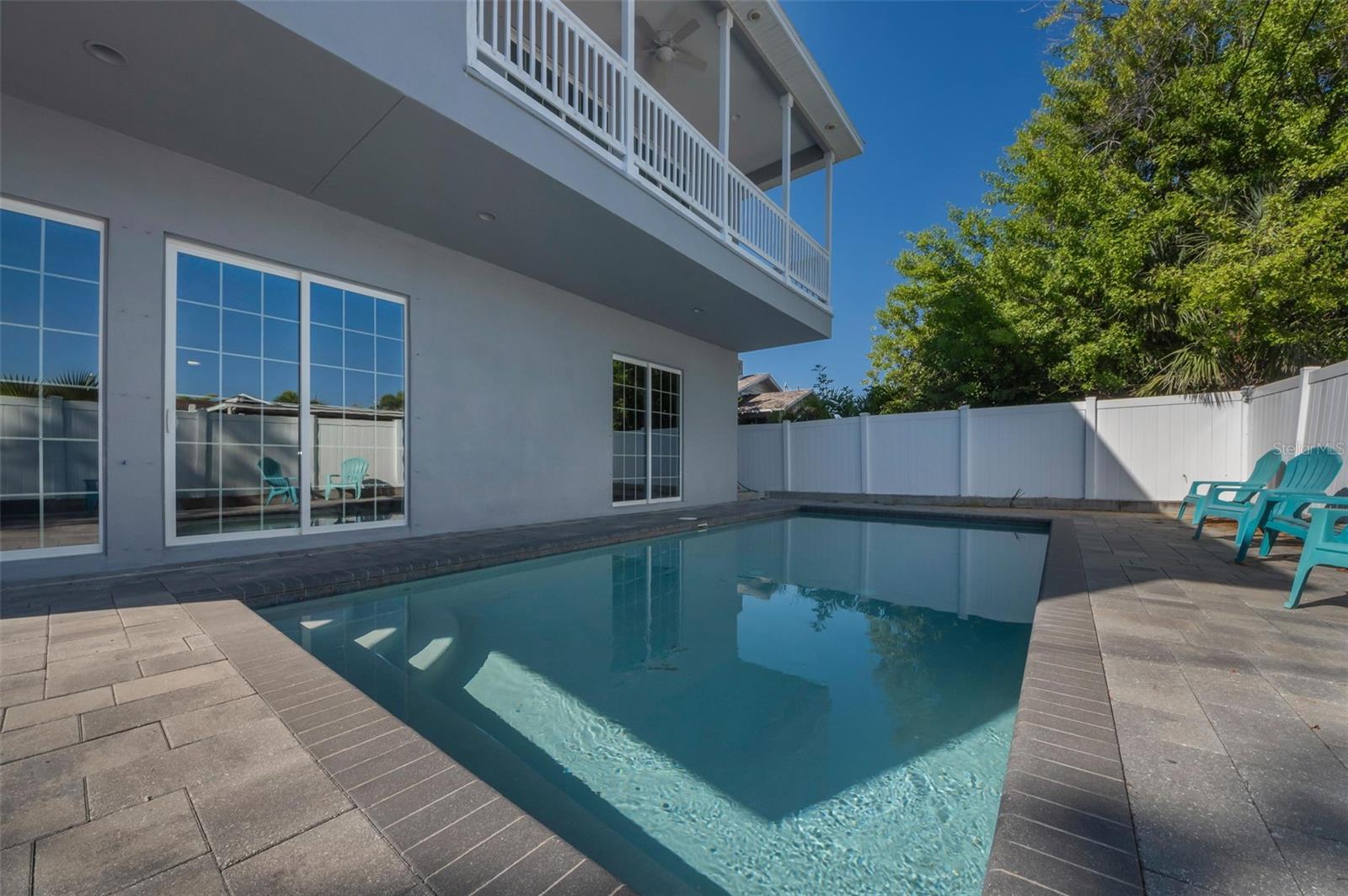 Listing photo id 0 for 3120 Clinton Street S