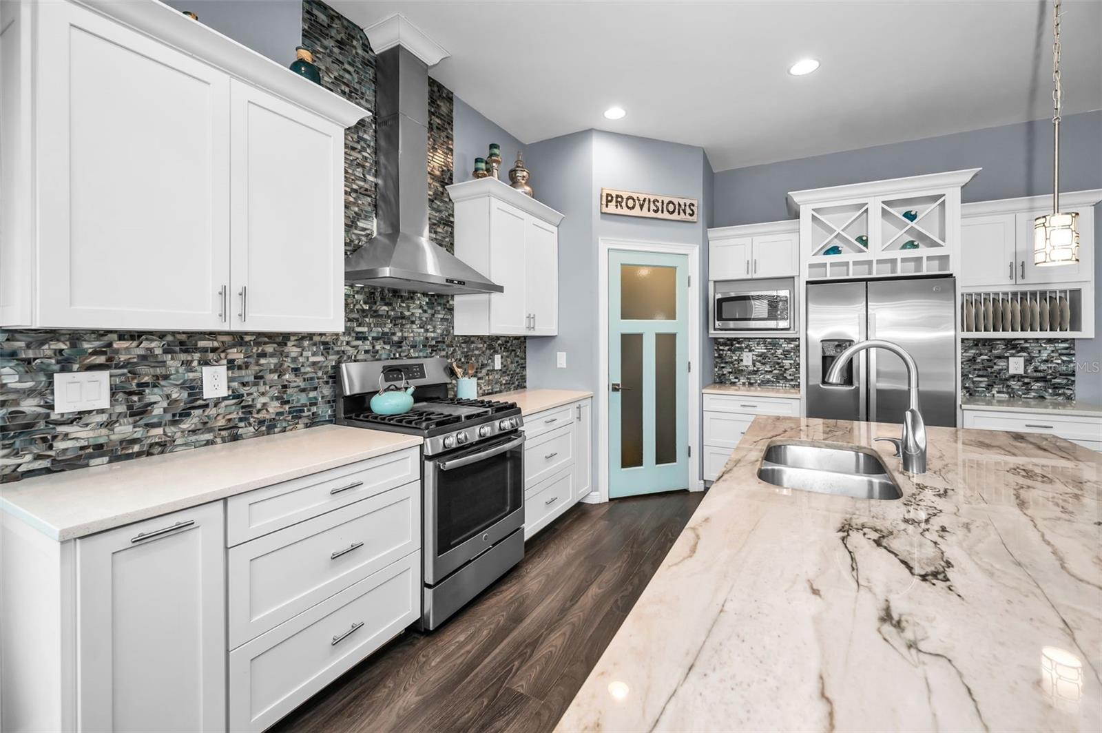 Listing photo id 18 for 3120 Clinton Street S