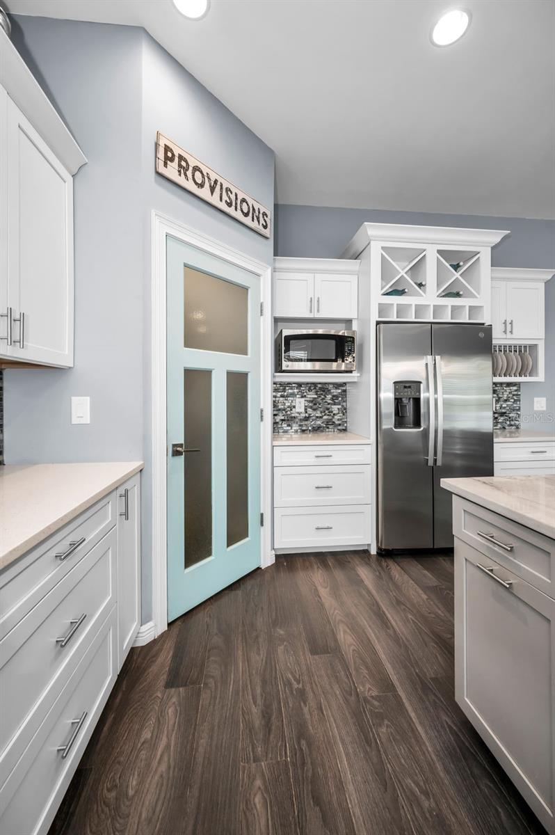 Listing photo id 19 for 3120 Clinton Street S