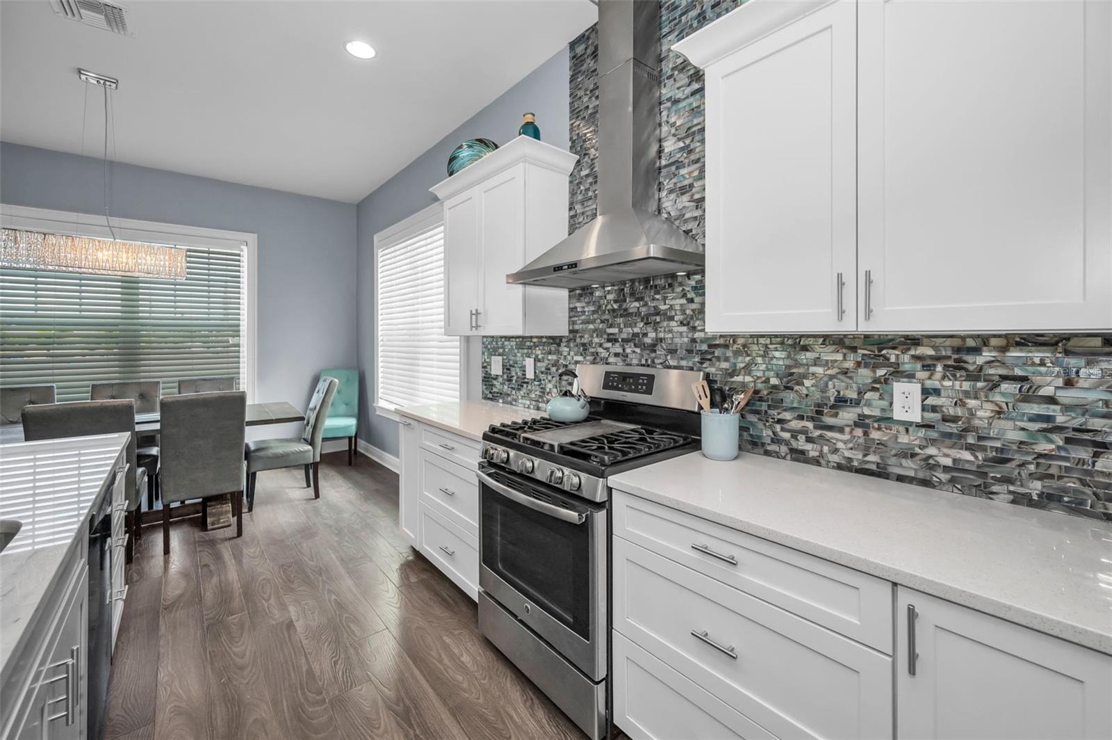 Listing photo id 22 for 3120 Clinton Street S