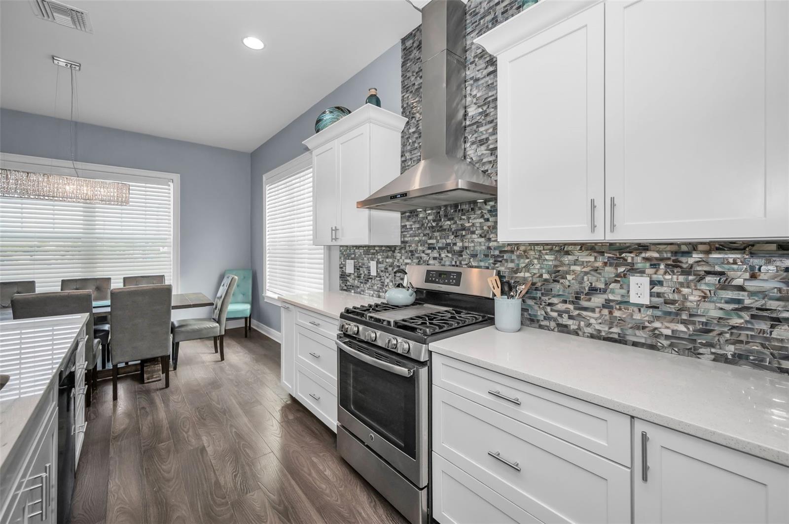 Listing photo id 23 for 3120 Clinton Street S