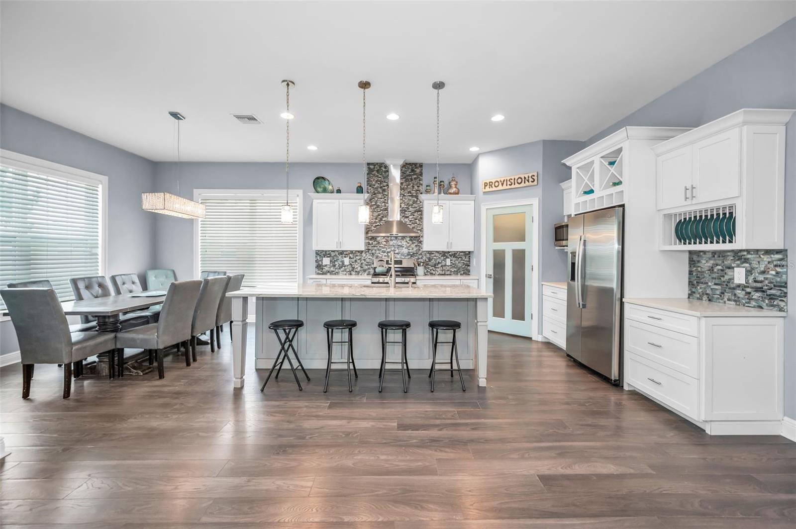 Listing photo id 24 for 3120 Clinton Street S