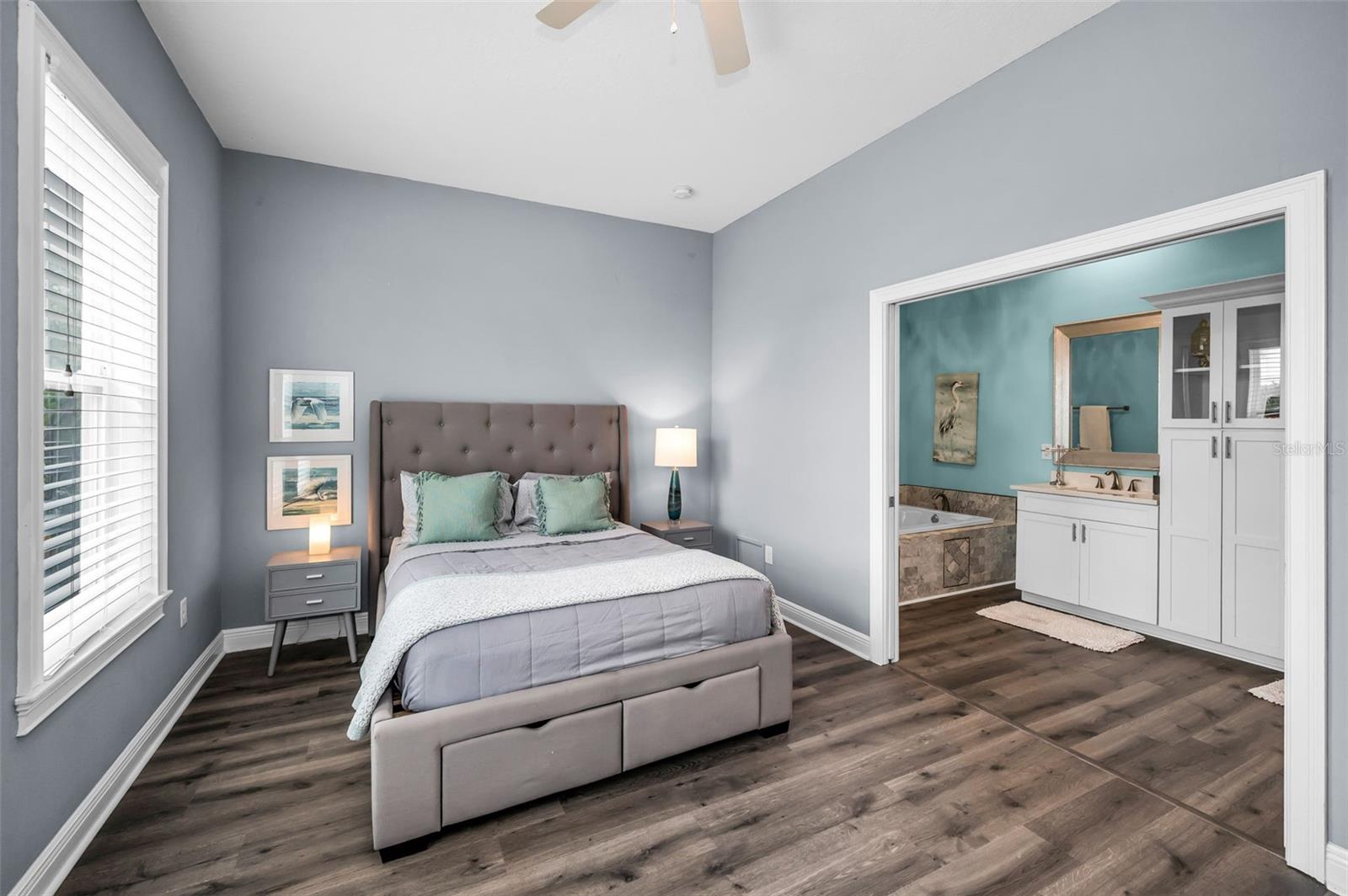 Listing photo id 26 for 3120 Clinton Street S