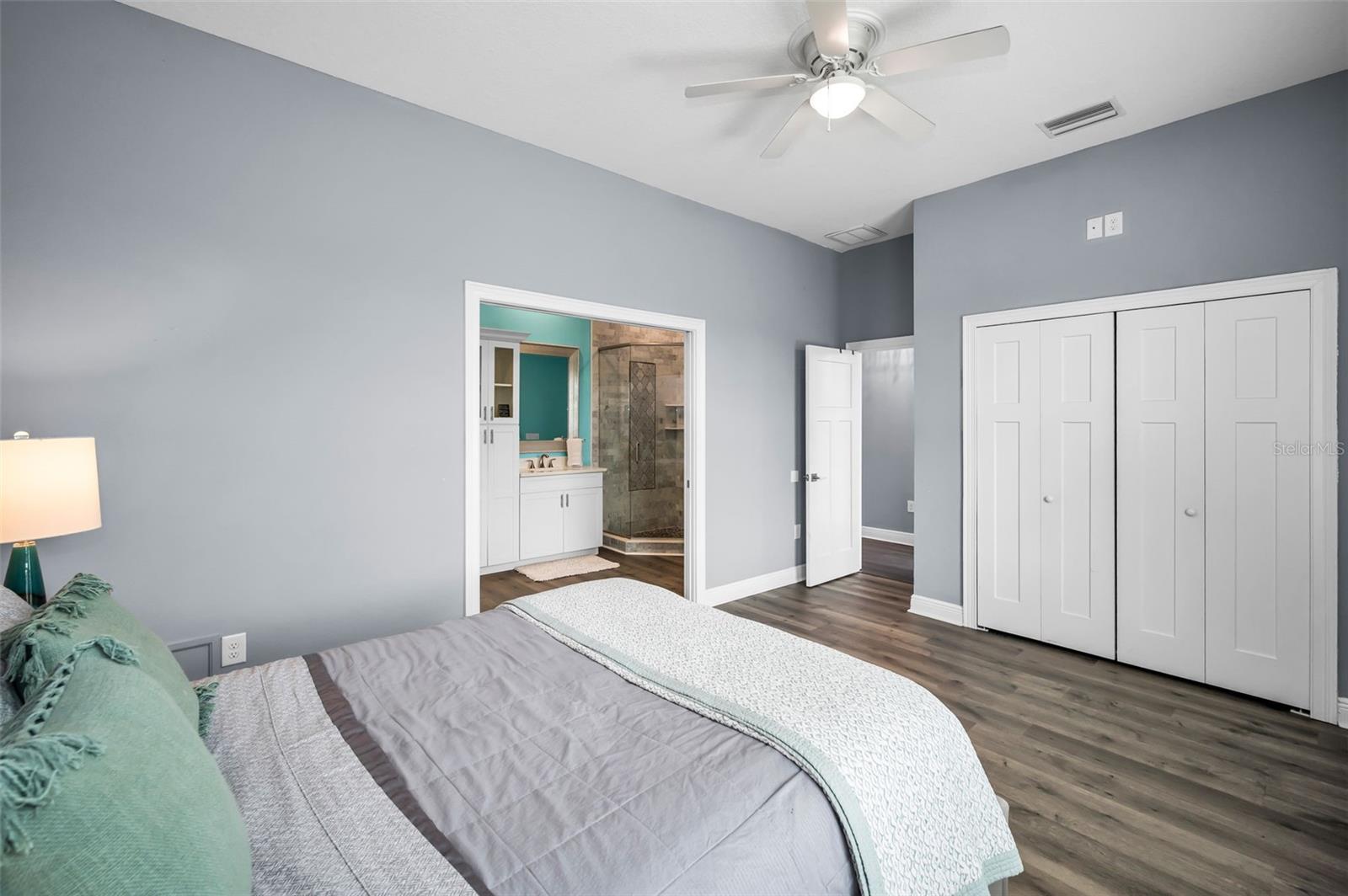 Listing photo id 27 for 3120 Clinton Street S