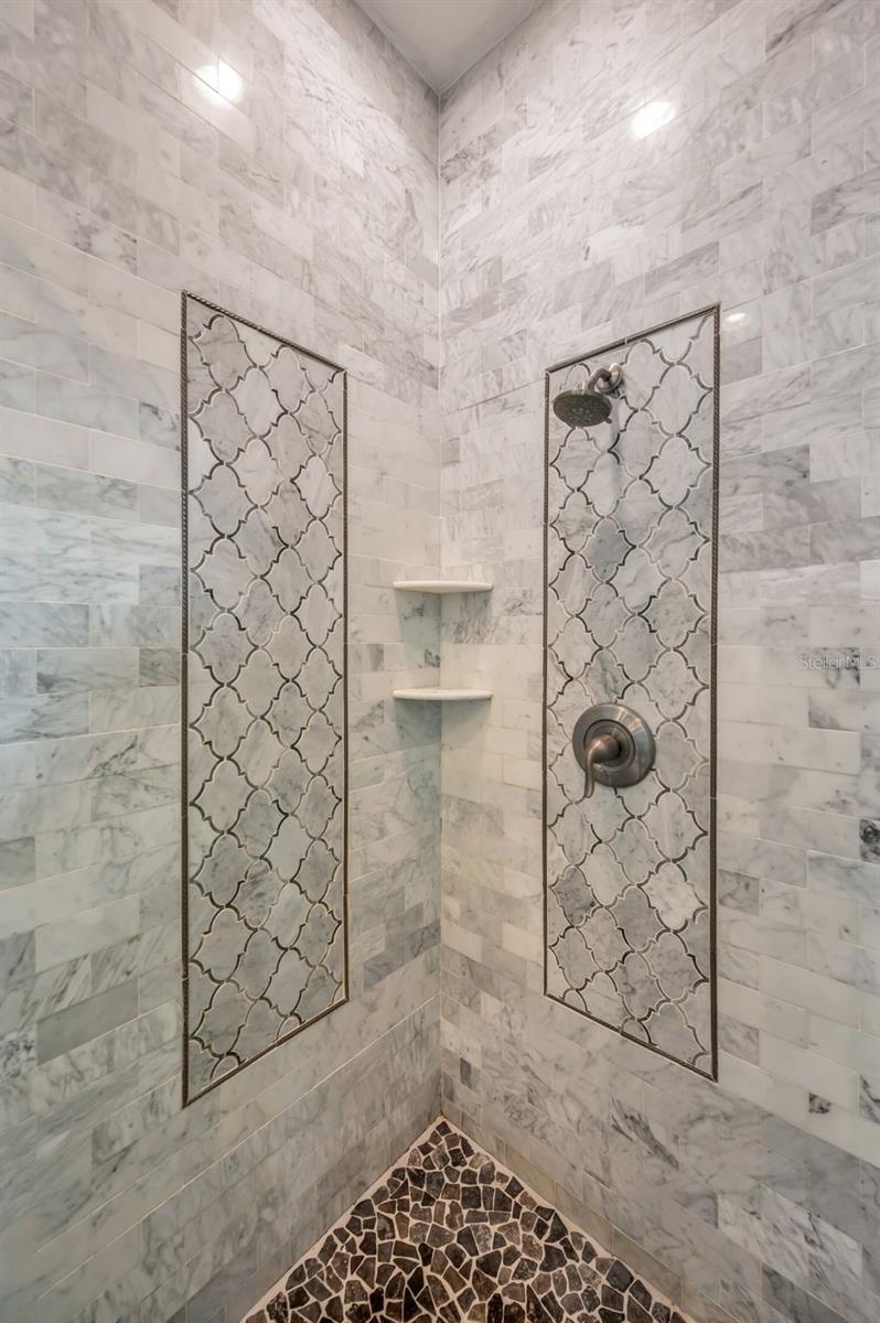 Listing photo id 30 for 3120 Clinton Street S