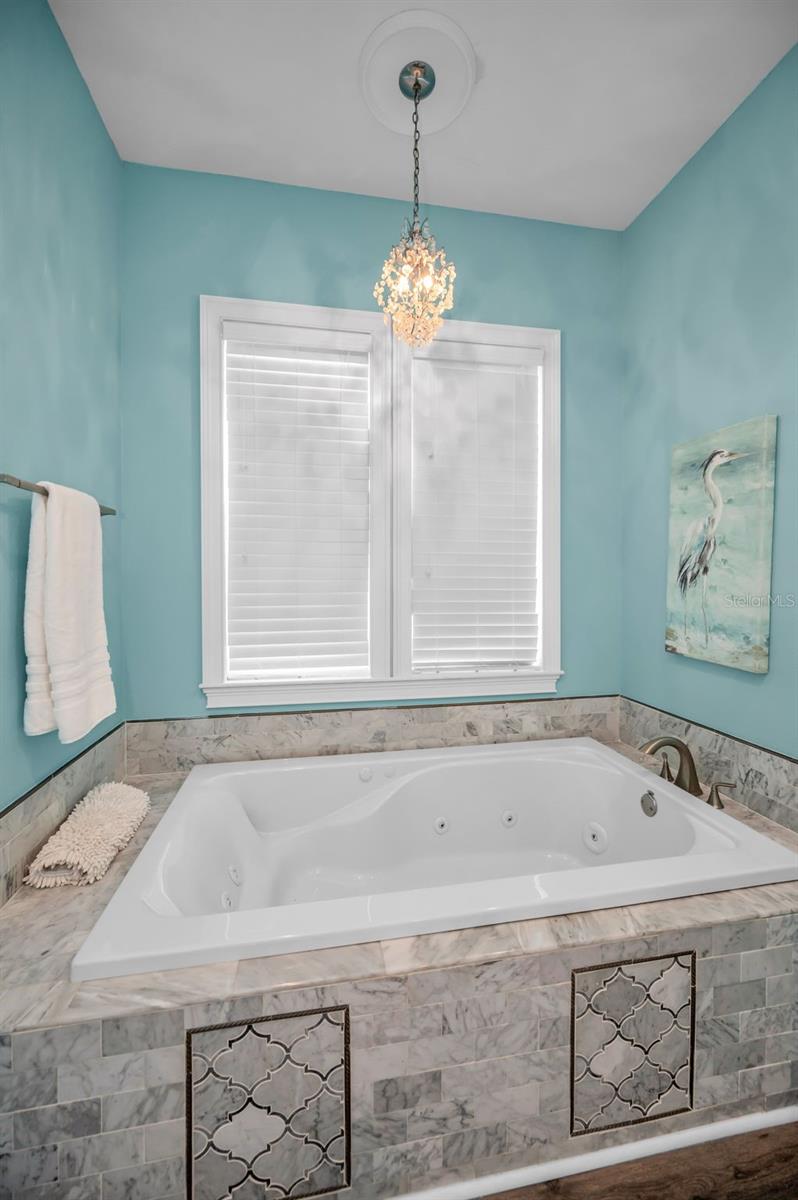 Listing photo id 32 for 3120 Clinton Street S