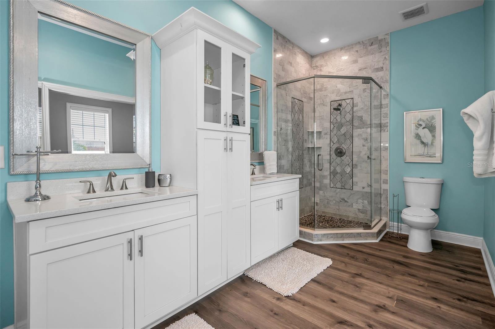 Listing photo id 34 for 3120 Clinton Street S