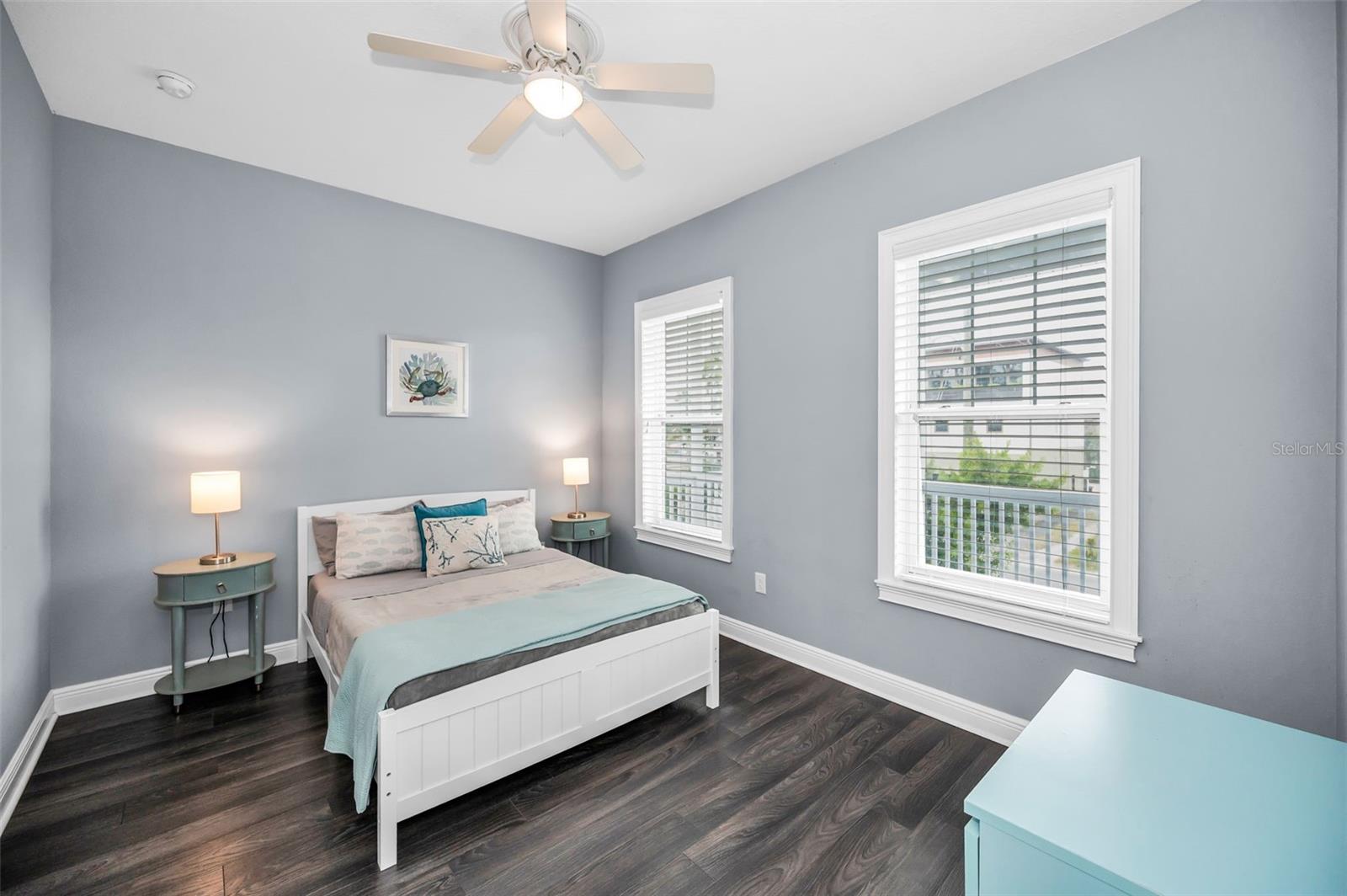 Listing photo id 35 for 3120 Clinton Street S