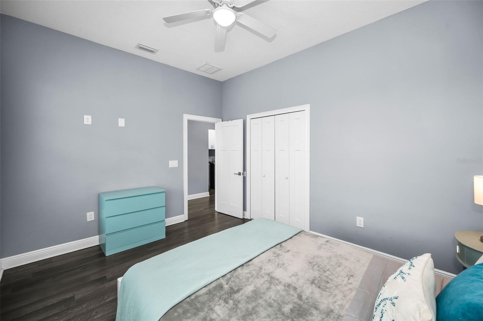 Listing photo id 36 for 3120 Clinton Street S