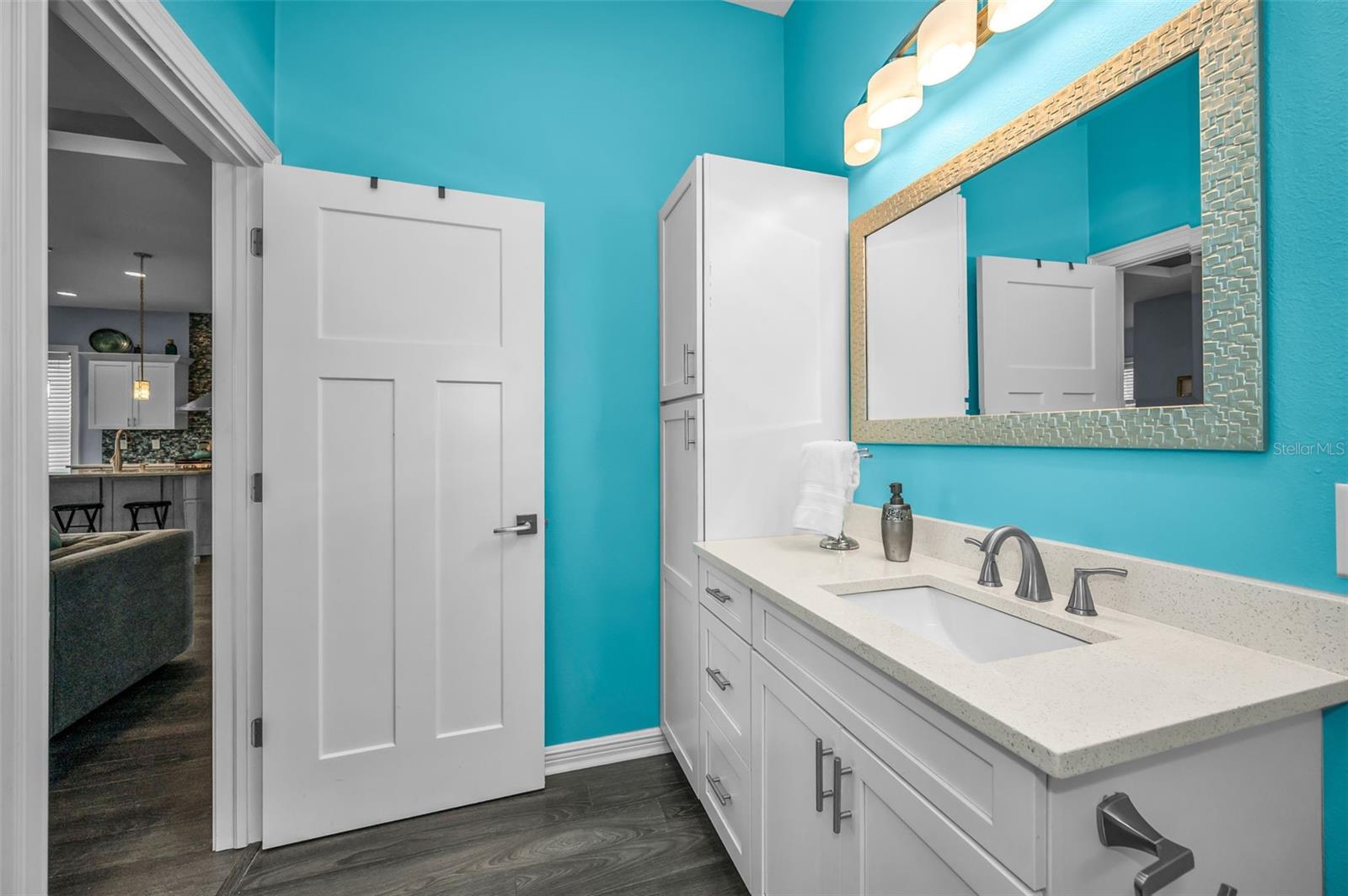 Listing photo id 39 for 3120 Clinton Street S