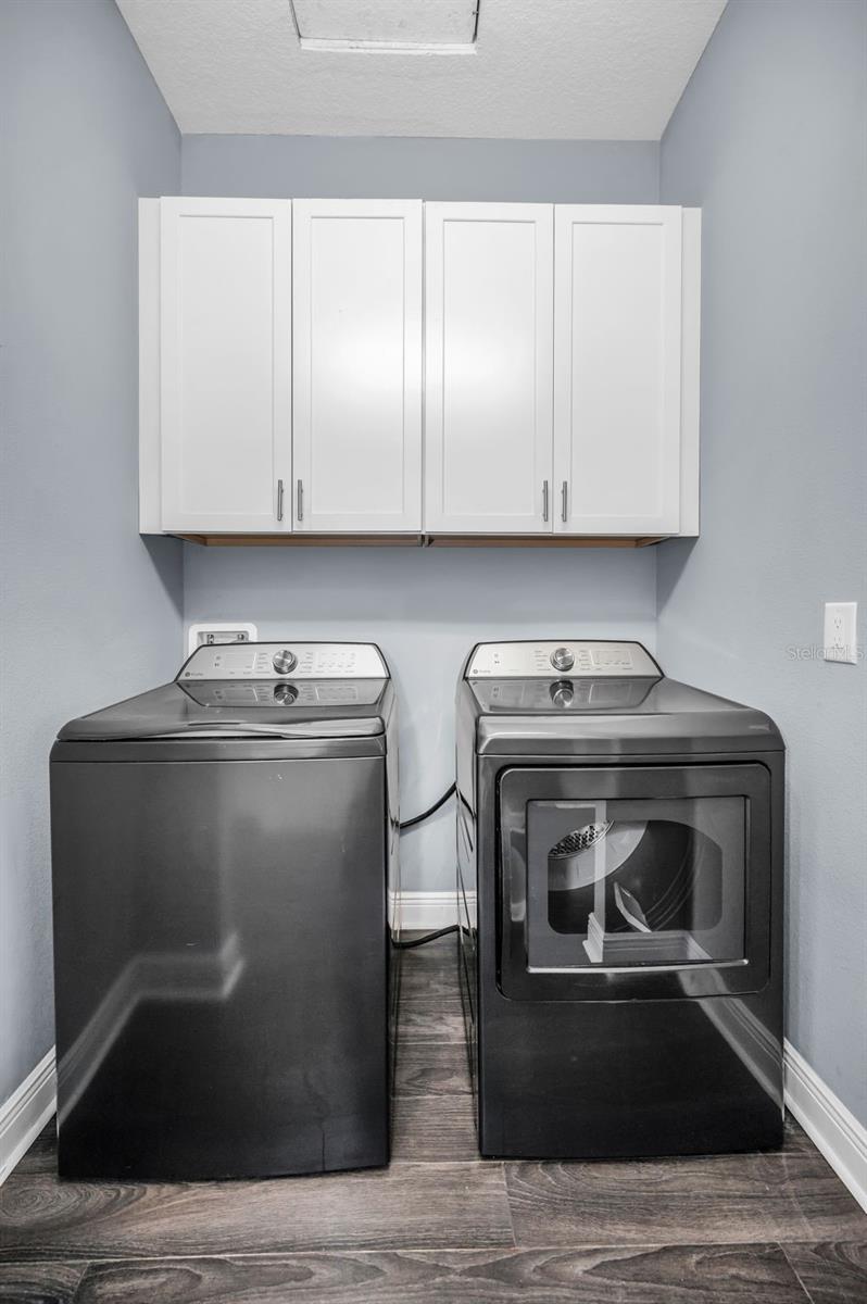 Listing photo id 40 for 3120 Clinton Street S