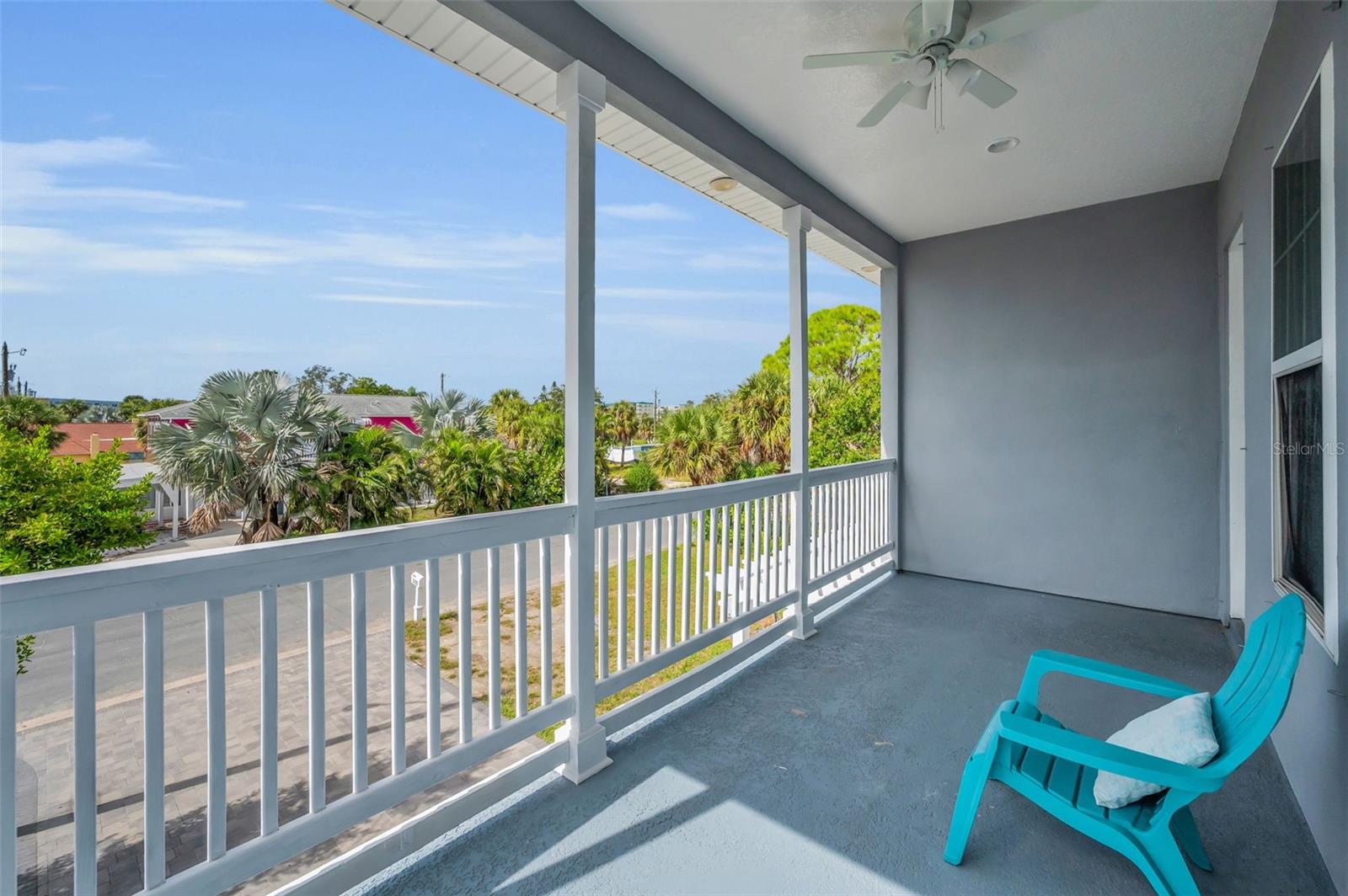 Listing photo id 41 for 3120 Clinton Street S