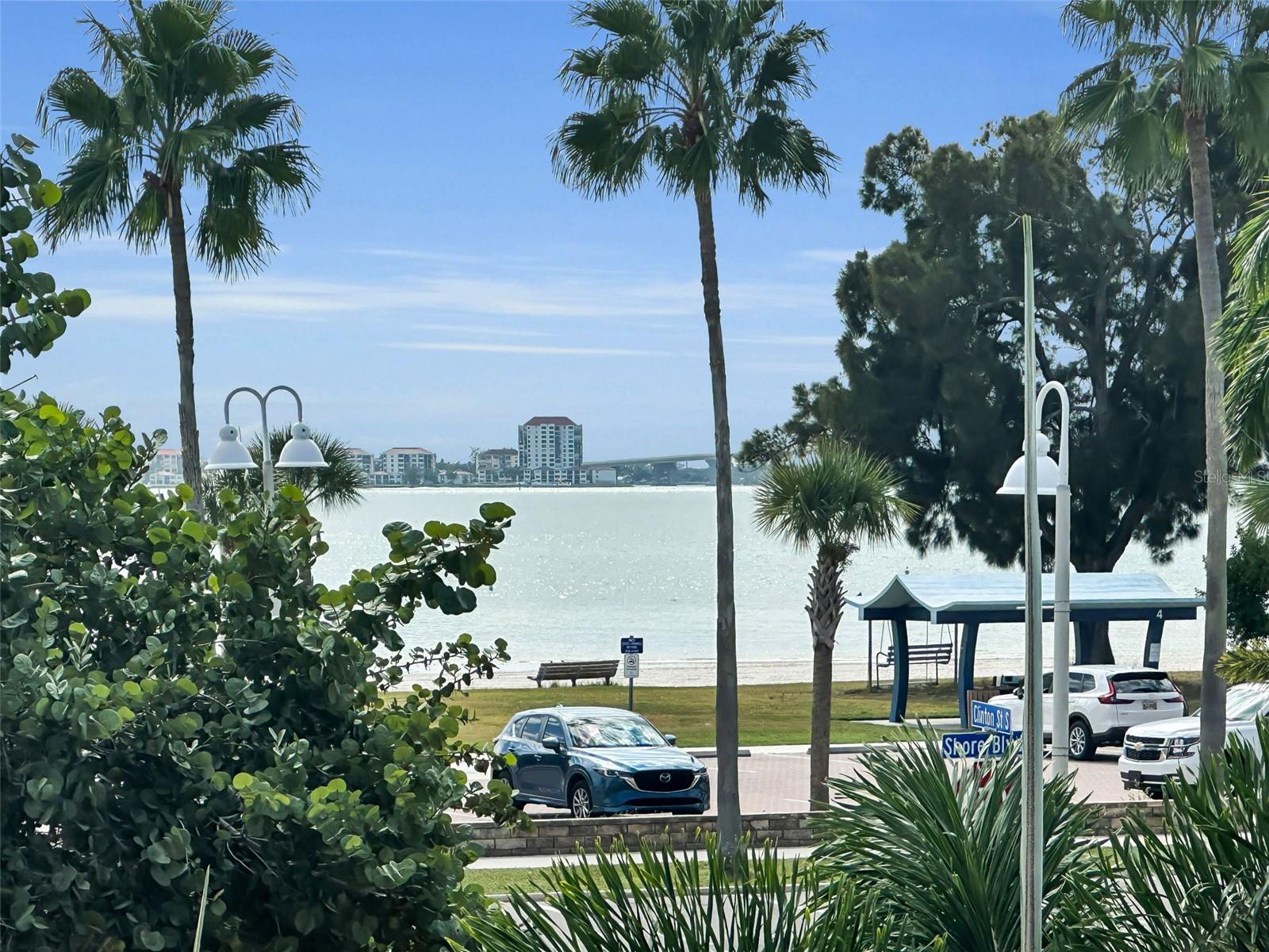 Listing photo id 42 for 3120 Clinton Street S