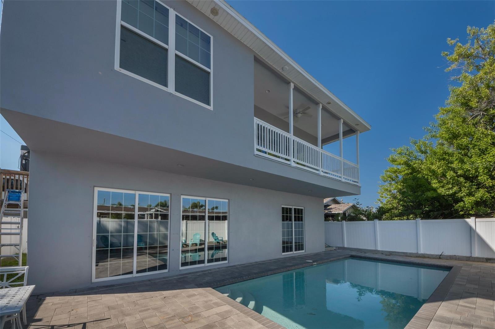 Listing photo id 45 for 3120 Clinton Street S