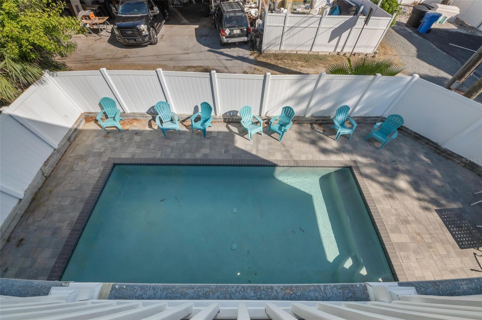 Listing photo id 46 for 3120 Clinton Street S