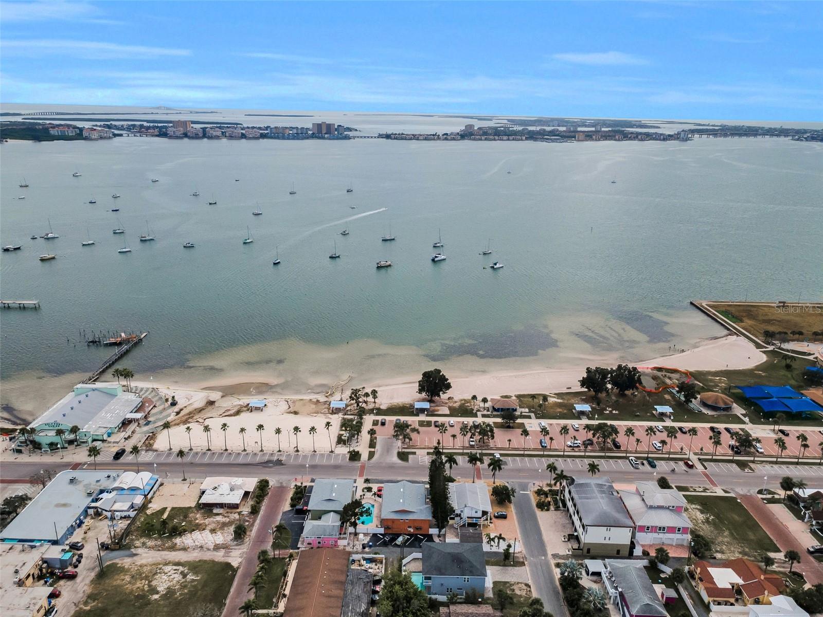 Listing photo id 51 for 3120 Clinton Street S