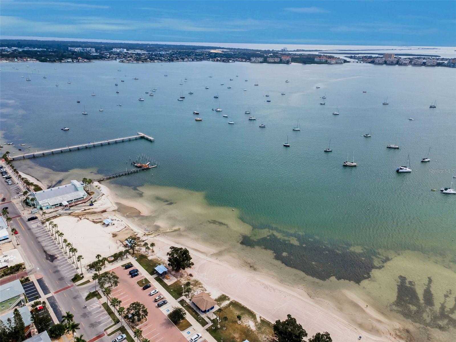 Listing photo id 52 for 3120 Clinton Street S