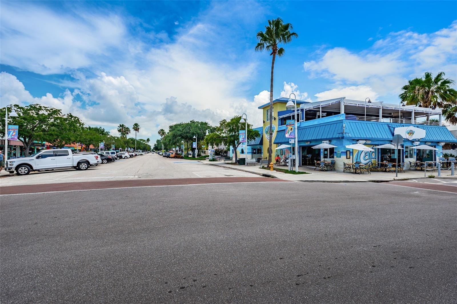 Listing photo id 54 for 3120 Clinton Street S