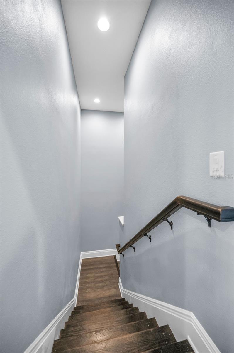 Listing photo id 4 for 3120 Clinton Street S