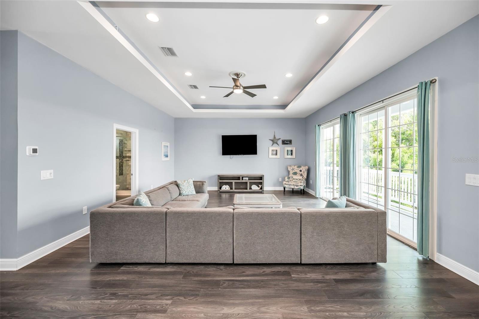 Listing photo id 5 for 3120 Clinton Street S