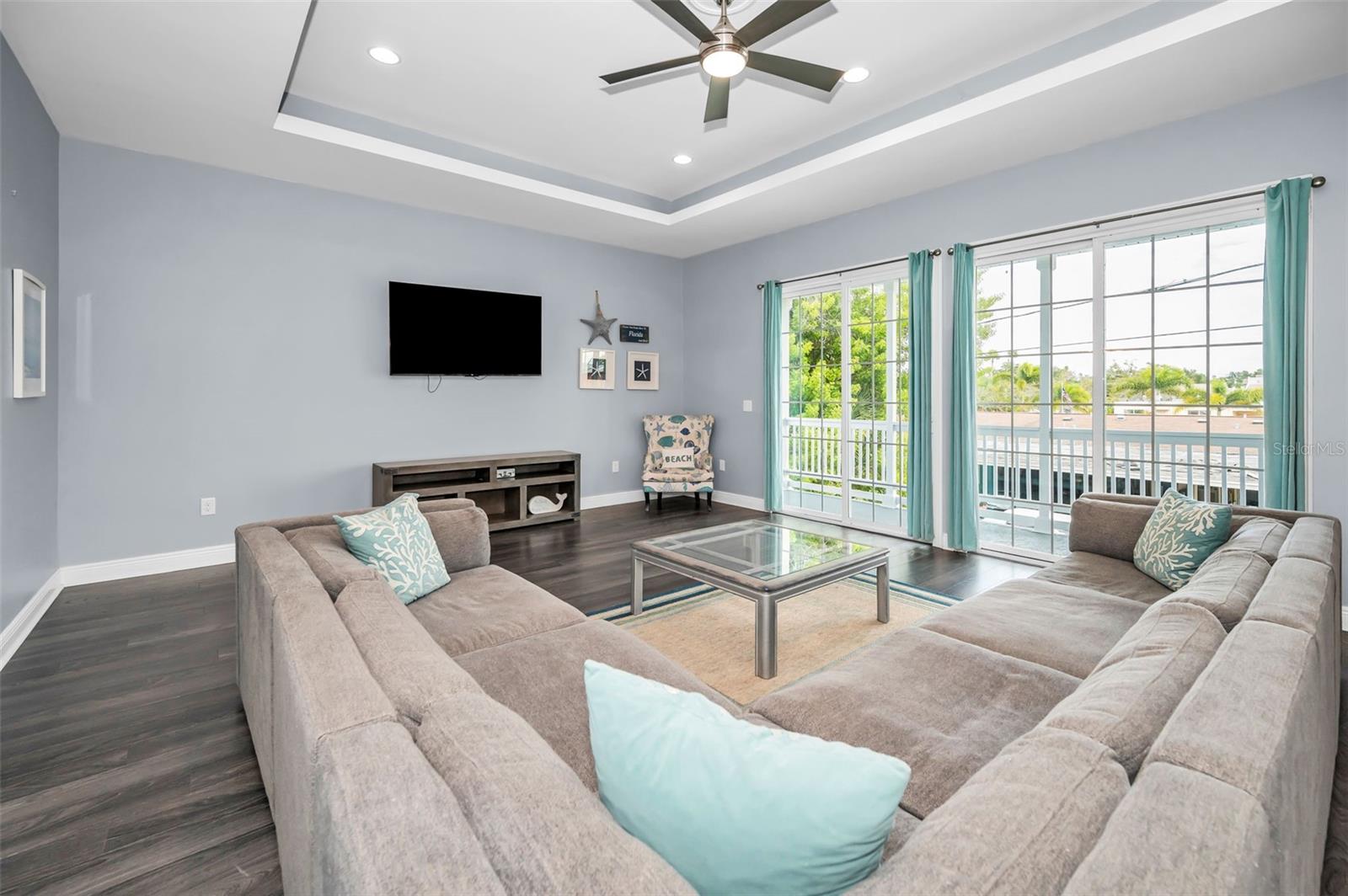 Listing photo id 6 for 3120 Clinton Street S