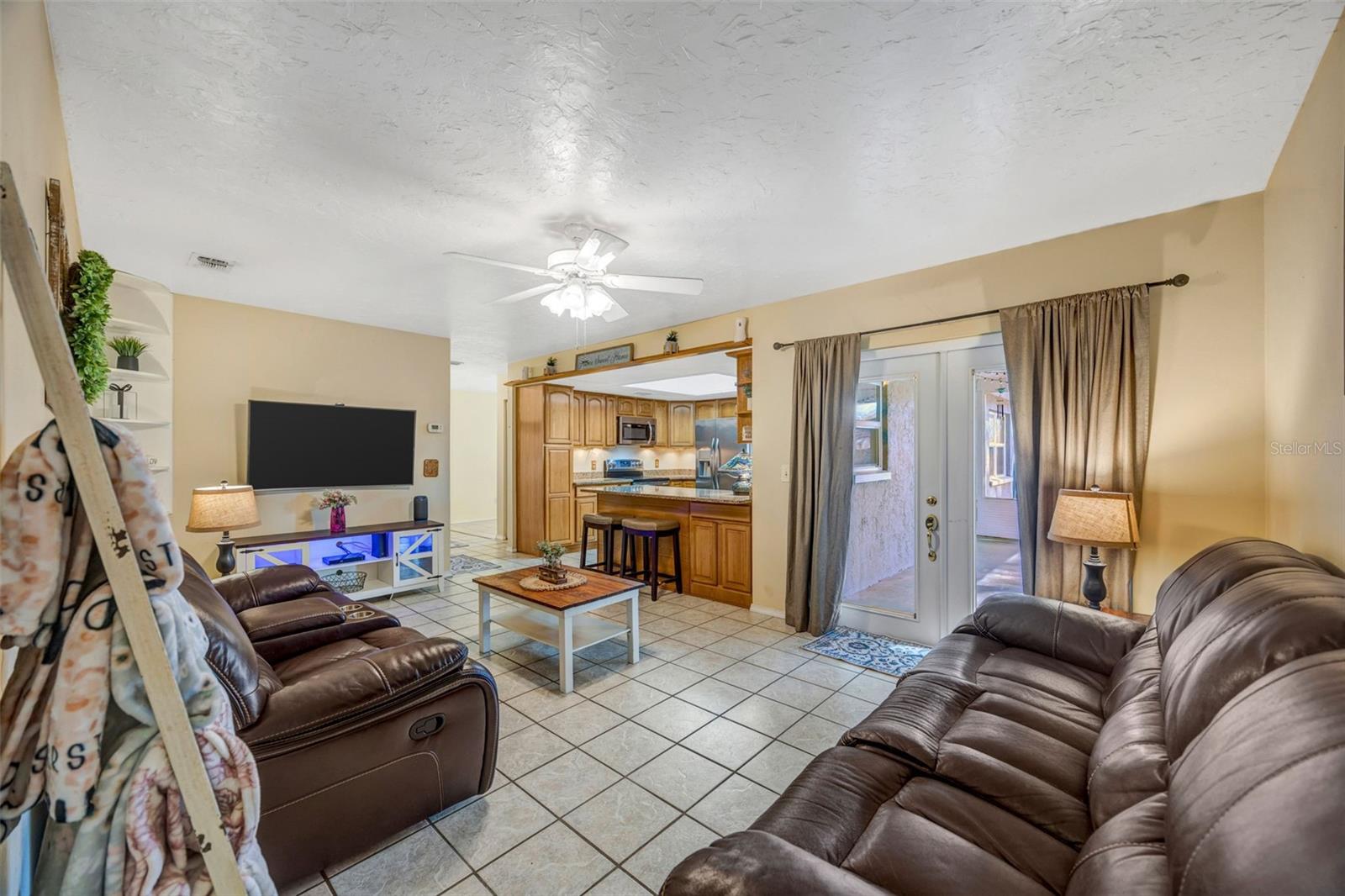 Image 11 of 43 For 609 King Henry Court