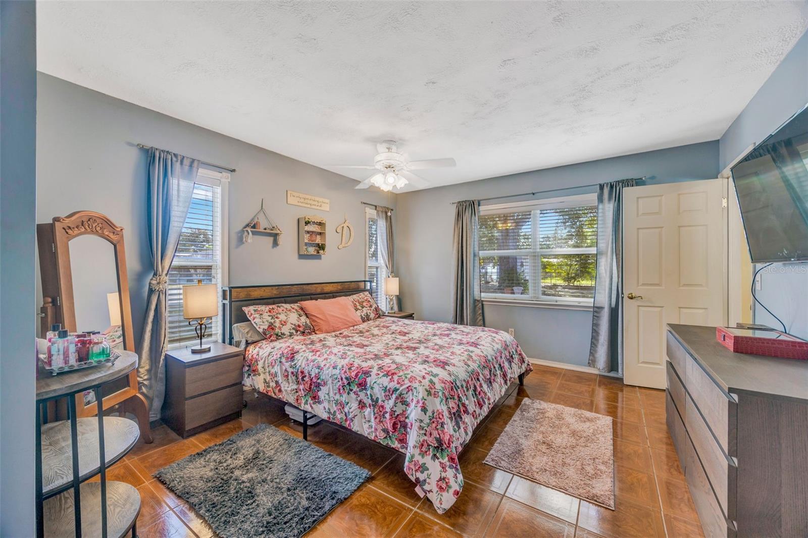 Image 14 of 43 For 609 King Henry Court