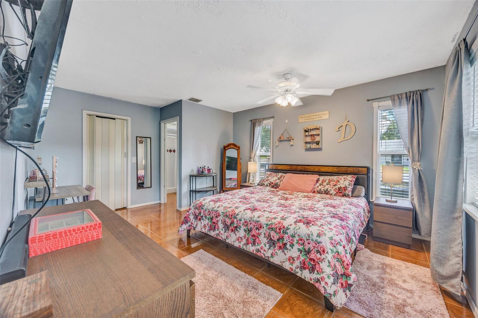 Image 15 of 43 For 609 King Henry Court