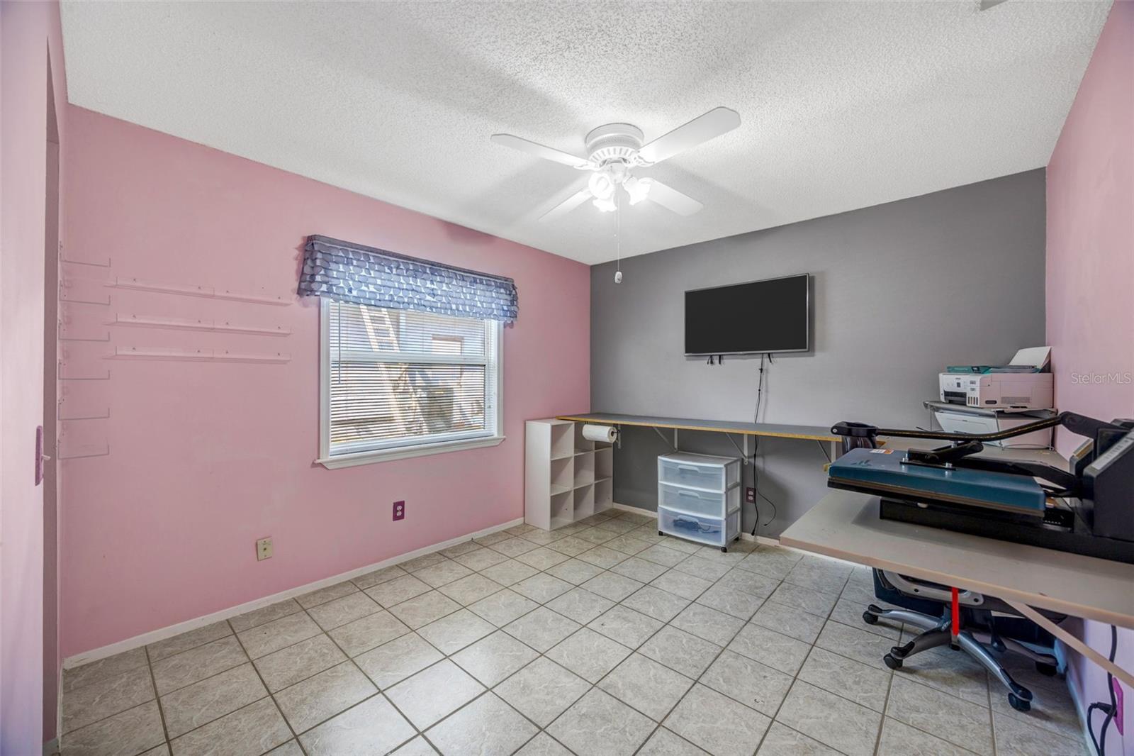 Image 21 of 43 For 609 King Henry Court