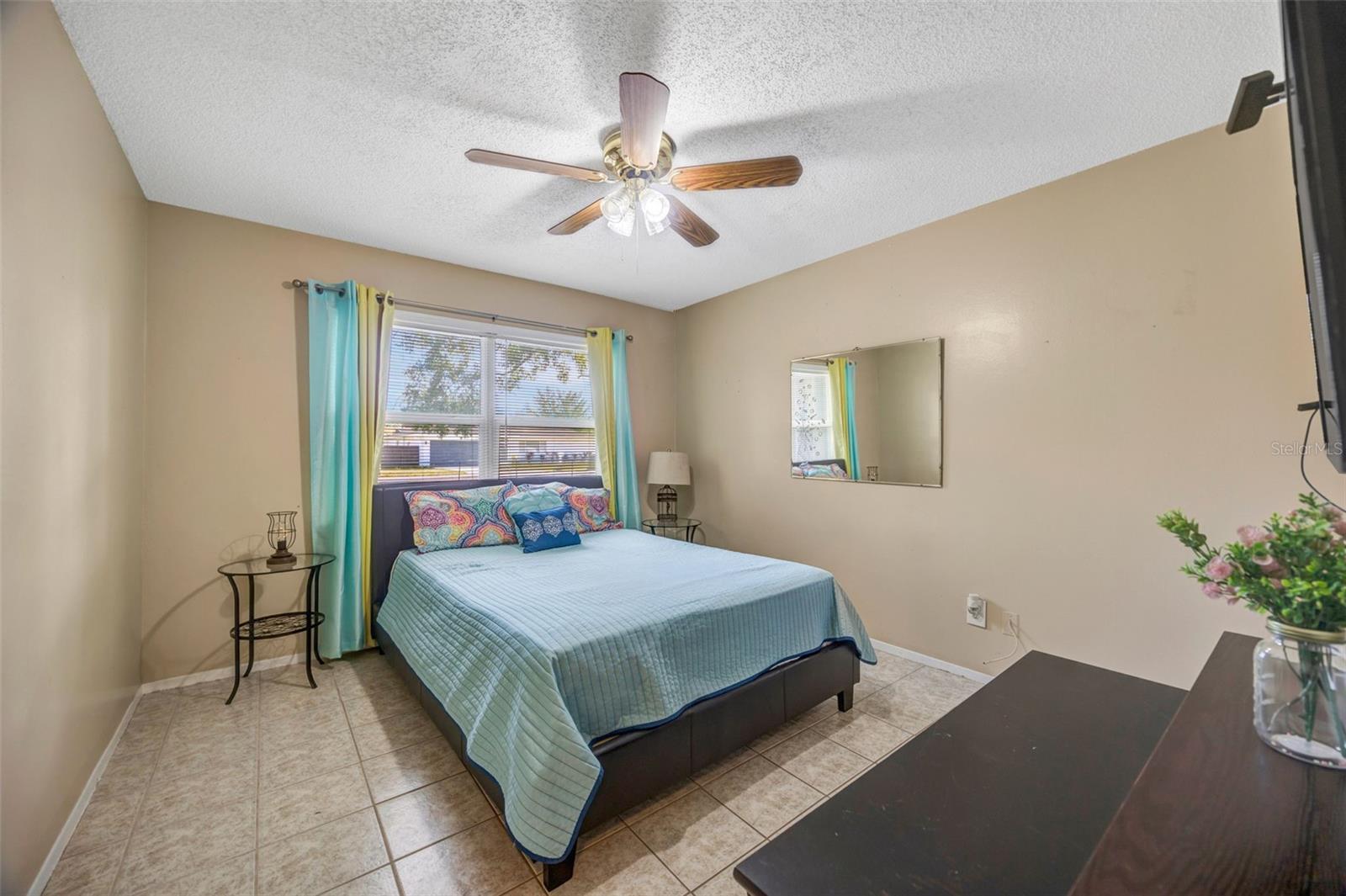 Image 25 of 43 For 609 King Henry Court