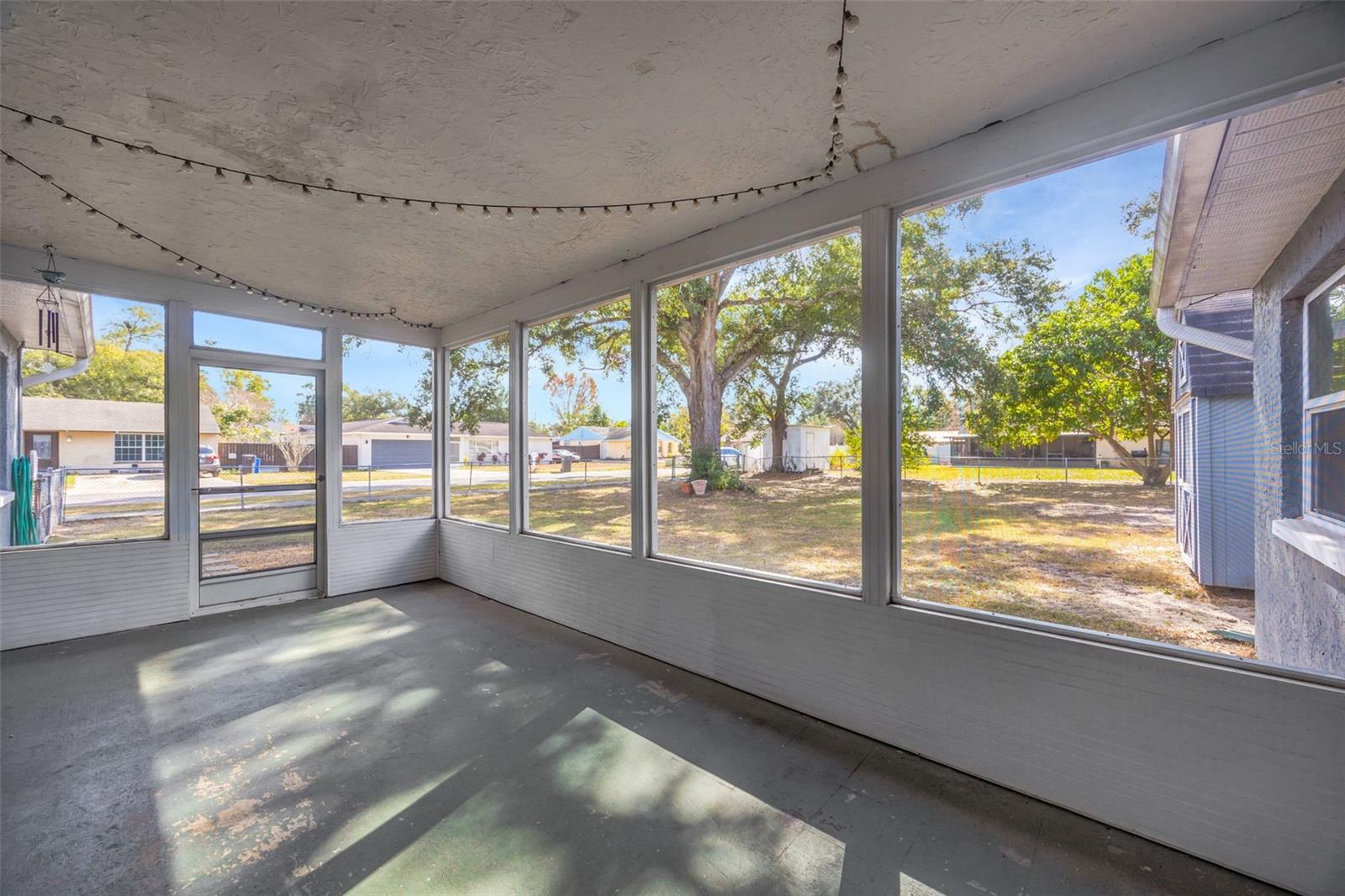 Image 32 of 43 For 609 King Henry Court