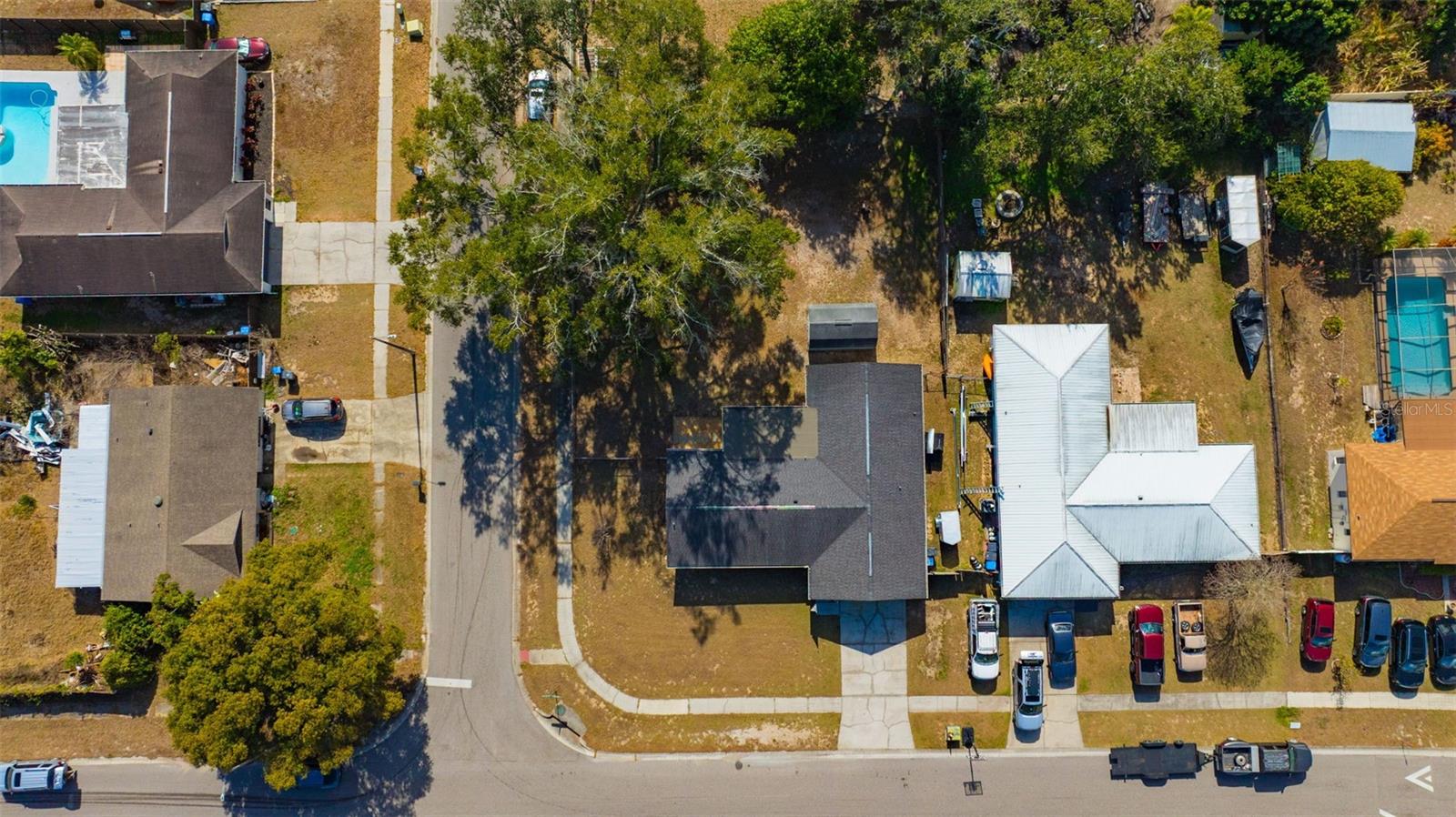 Image 39 of 43 For 609 King Henry Court